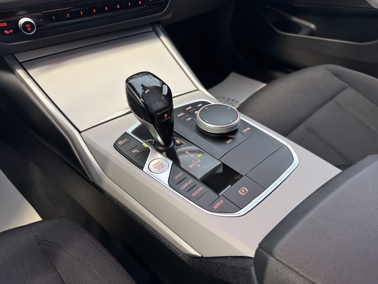BMW 318d 48V Touring Steptronic-image-10