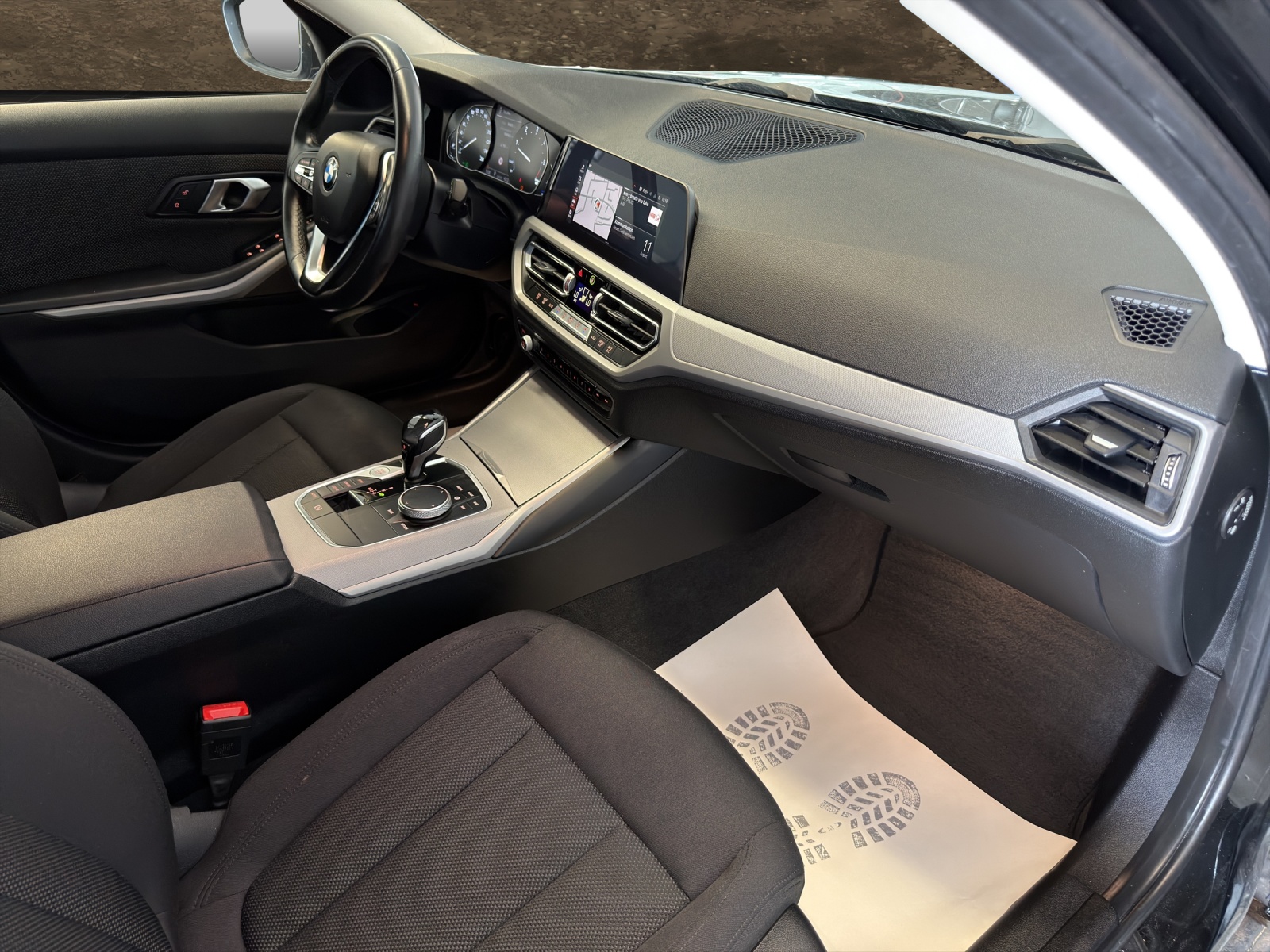 BMW 318d 48V Touring Steptronic-image-12