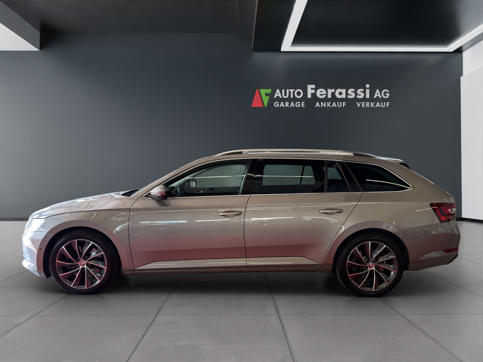 SKODA Superb Combi 2.0 TSI L&K DSG 4x4-image-1