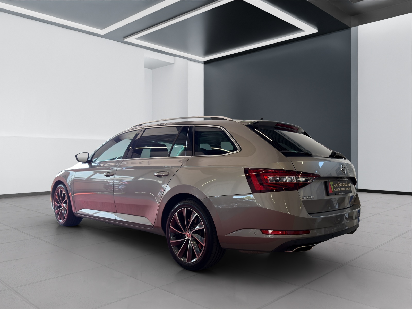 SKODA Superb Combi 2.0 TSI L&K DSG 4x4-image-3