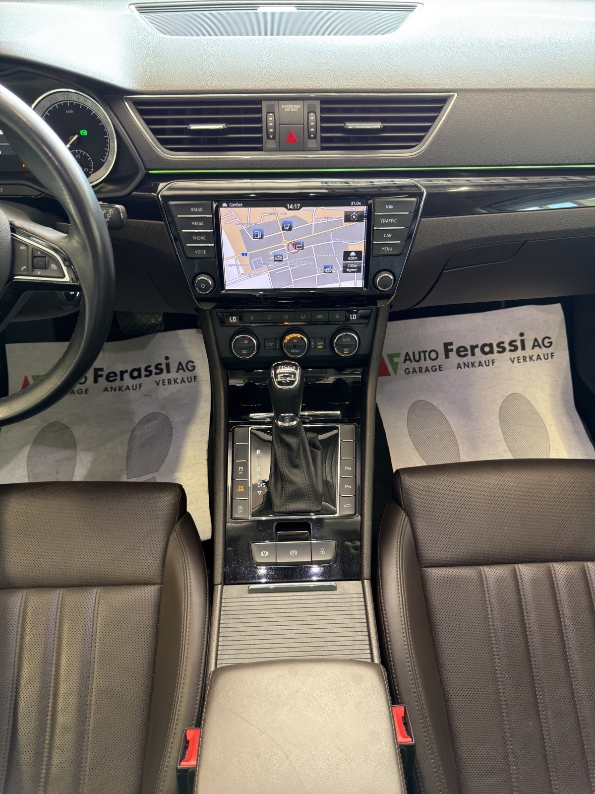 SKODA Superb Combi 2.0 TSI L&K DSG 4x4-image-16