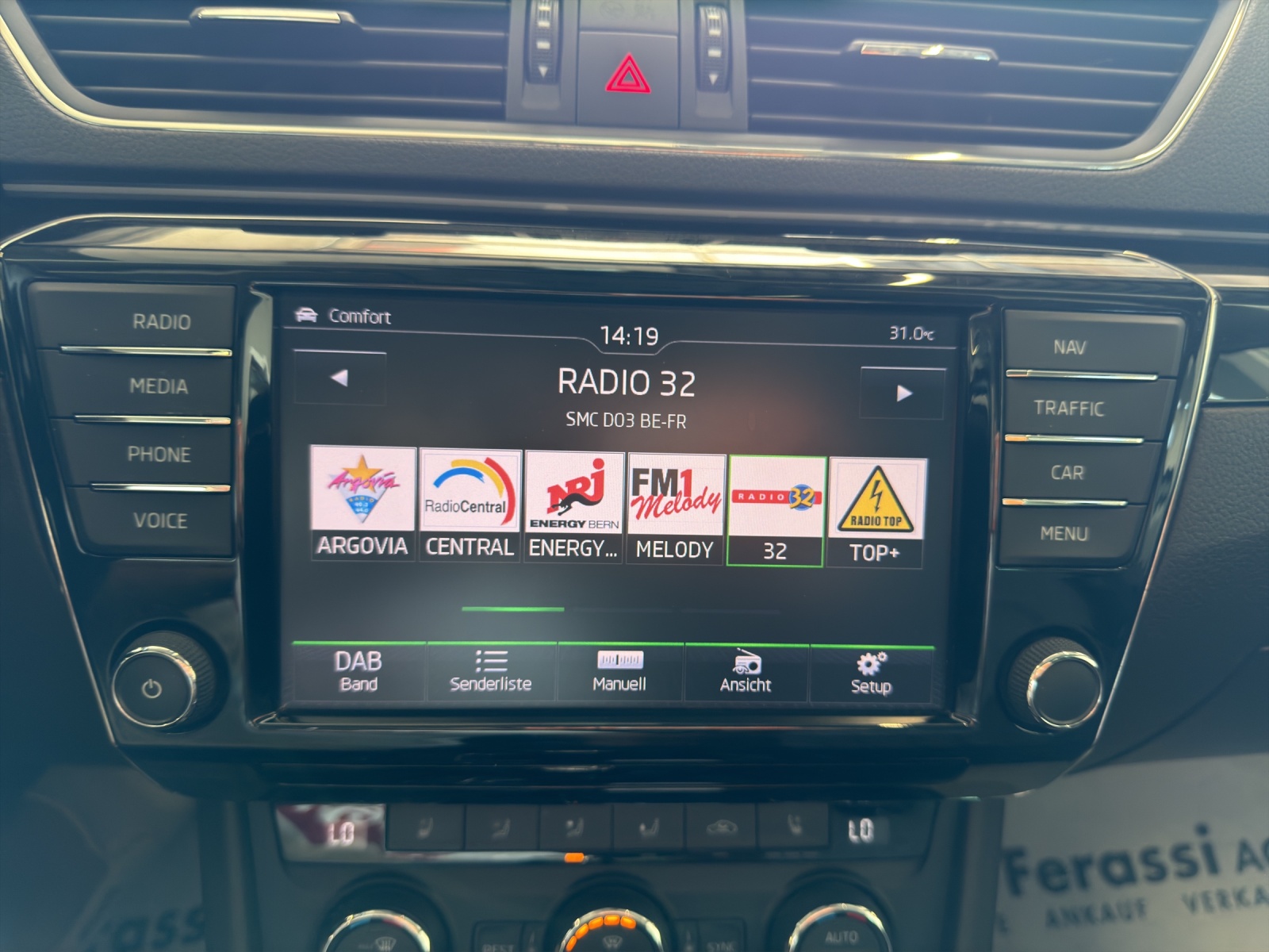 SKODA Superb Combi 2.0 TSI L&K DSG 4x4-image-17