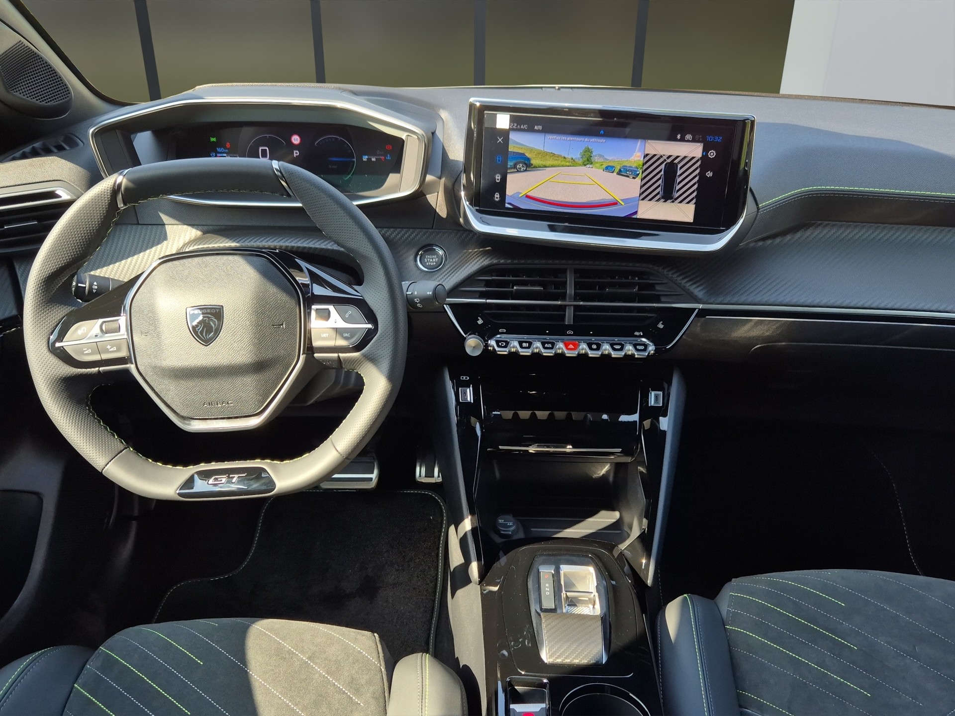 PEUGEOT 208 1.2 Hybrid 145 GT Exclusive-image-12