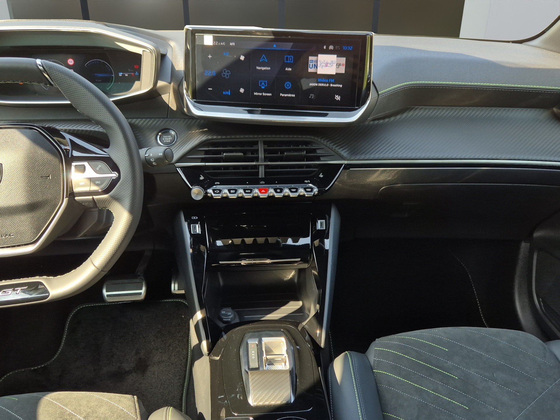 PEUGEOT 208 1.2 Hybrid 145 GT Exclusive-image-13