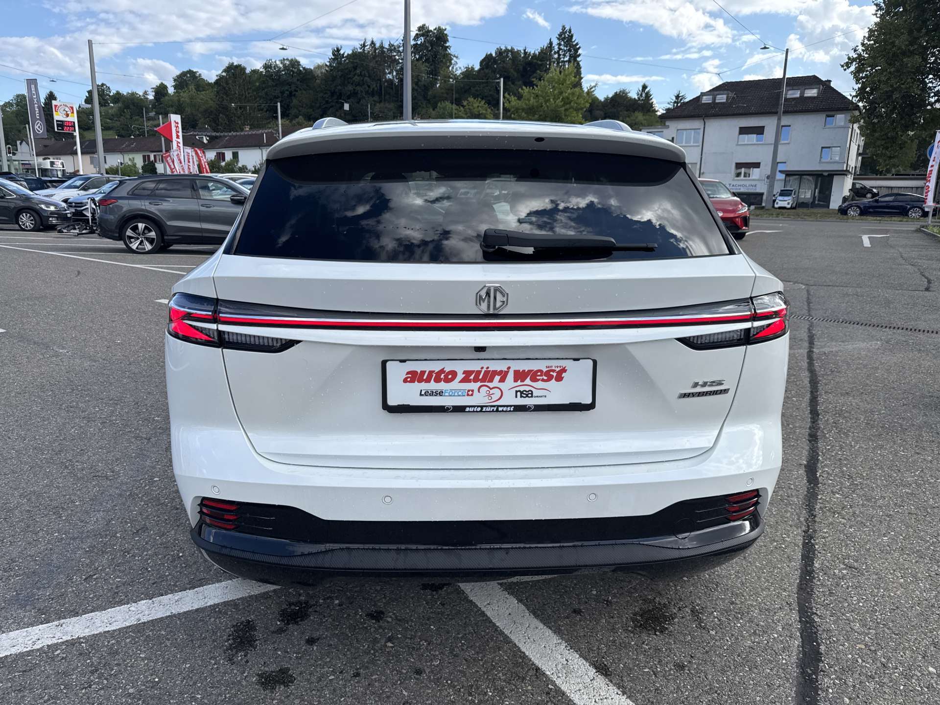 MG HS 1.5 T HEV+ Luxury 224PS Automat-image-14