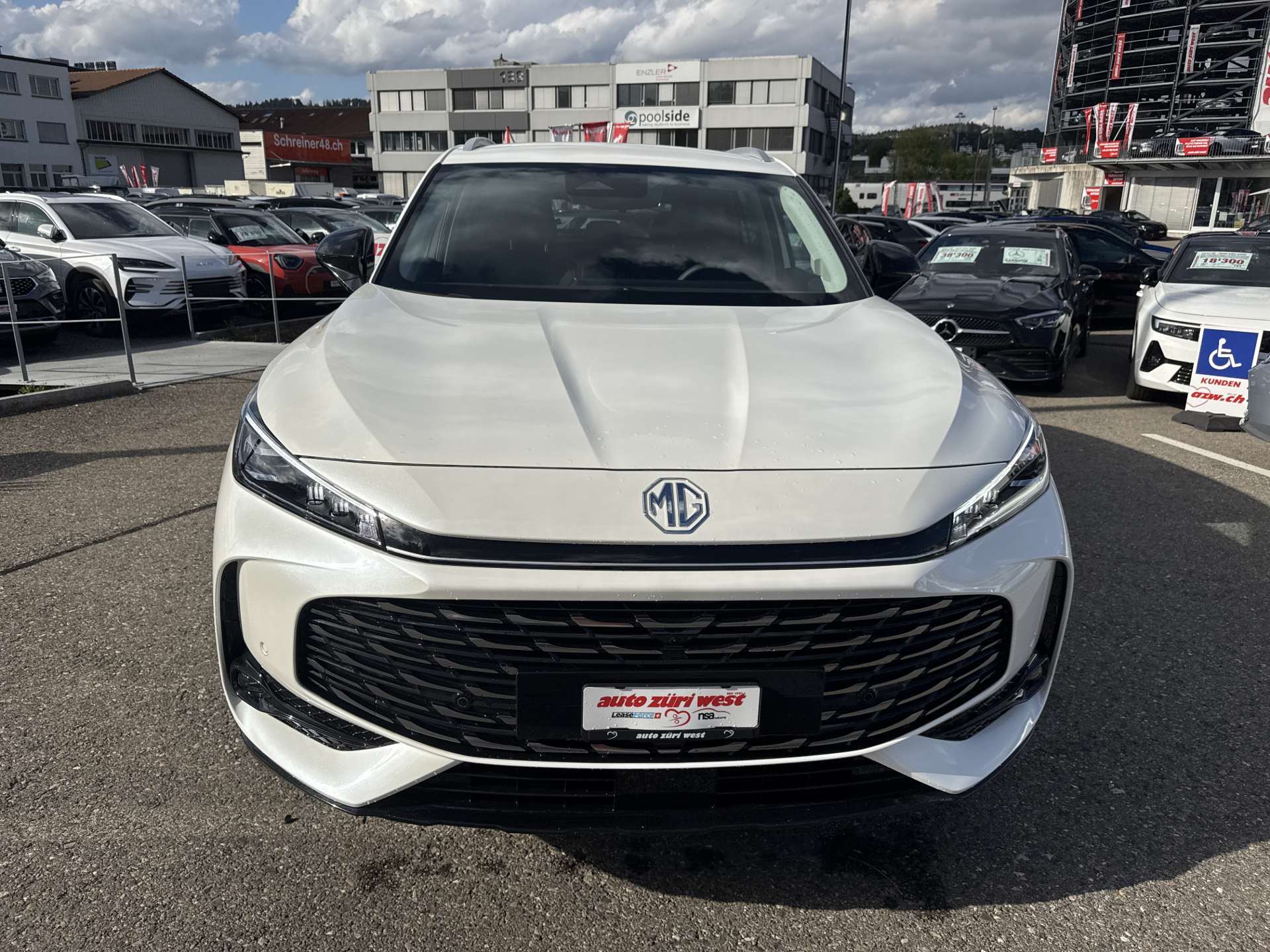 MG HS 1.5 T HEV+ Luxury 224PS Automat-image-13