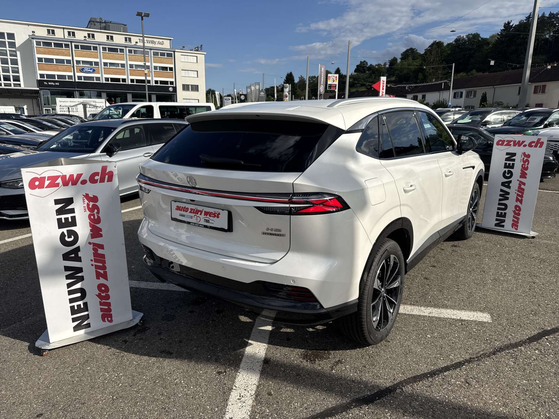 MG HS 1.5 T HEV+ Luxury 224PS Automat-image-2