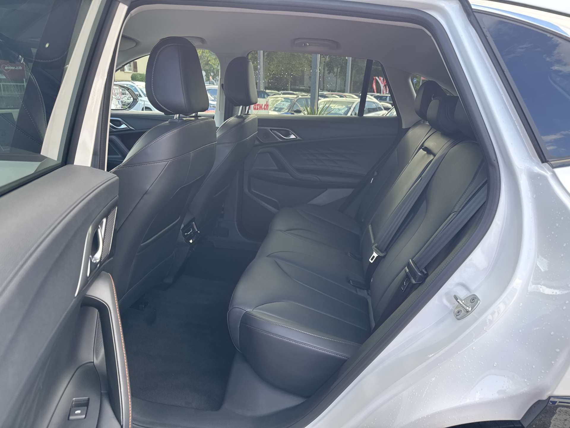 MG HS 1.5 T HEV+ Luxury 224PS Automat-image-6