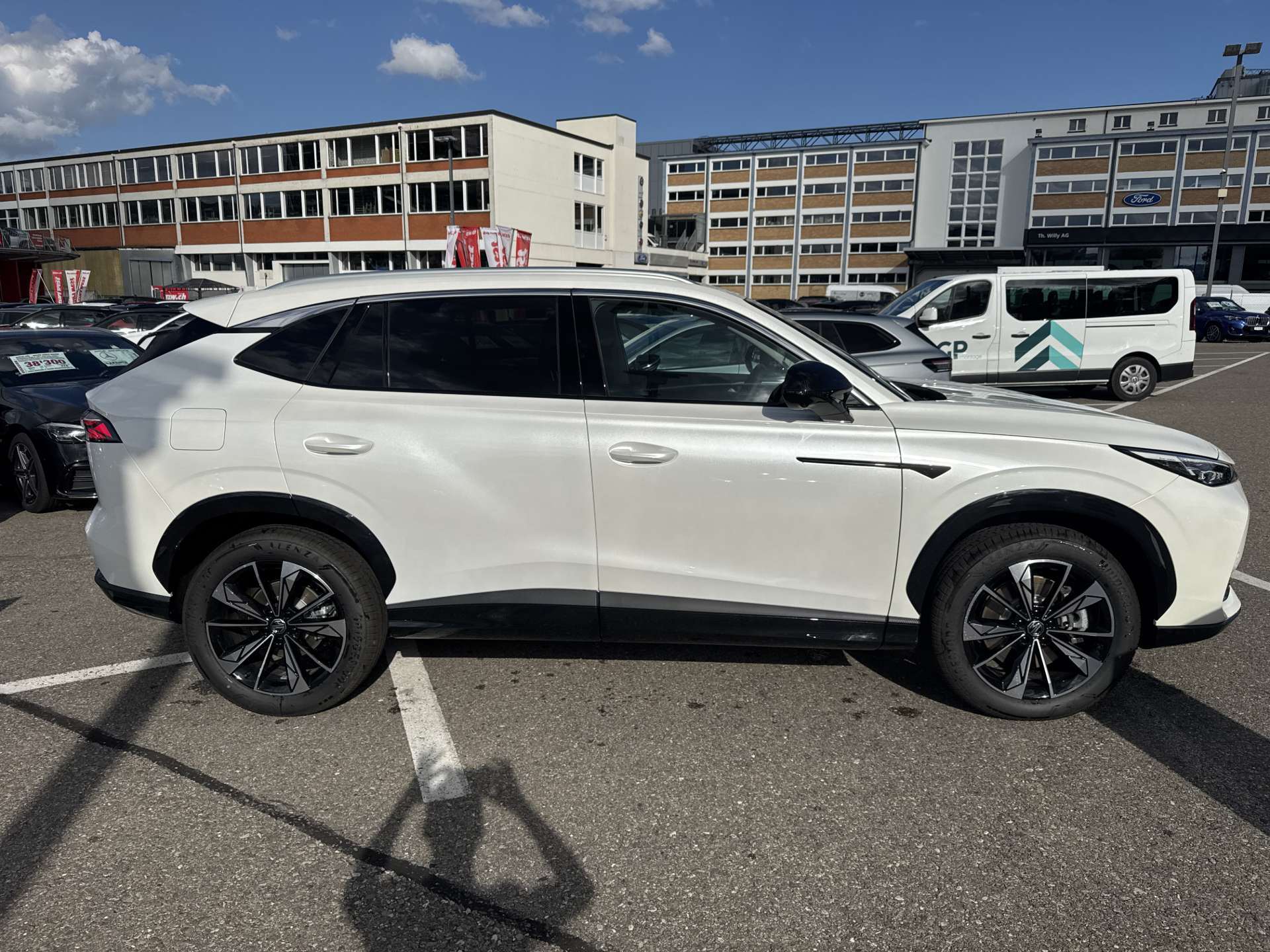 MG HS 1.5 T HEV+ Luxury 224PS Automat-image-10
