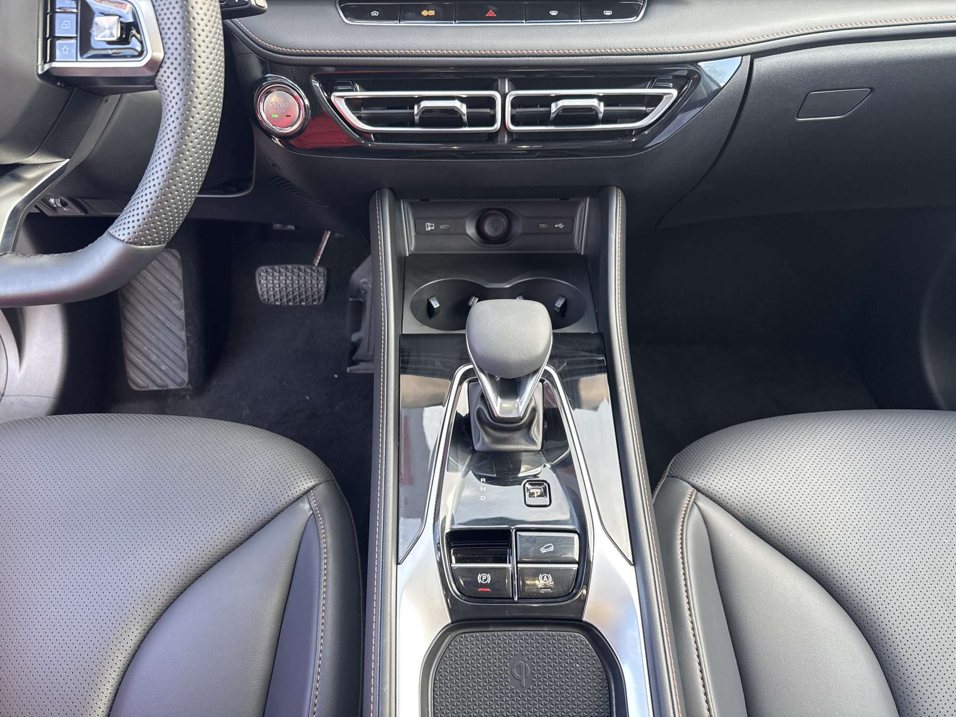 MG HS 1.5 T HEV+ Luxury 224PS Automat-image-11