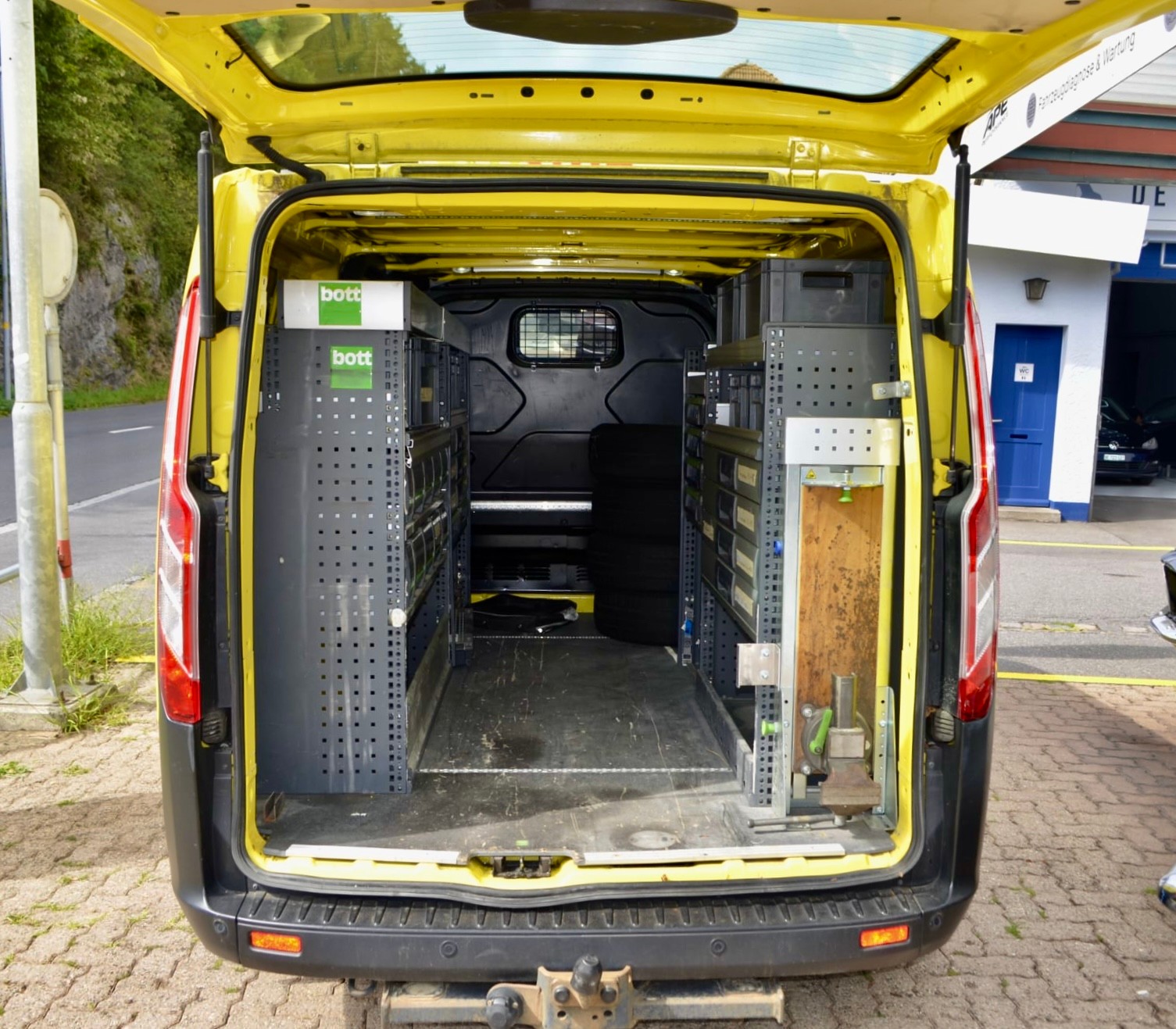 FORD Transit Custom Van 340 L2H1 Ambiente-image-4
