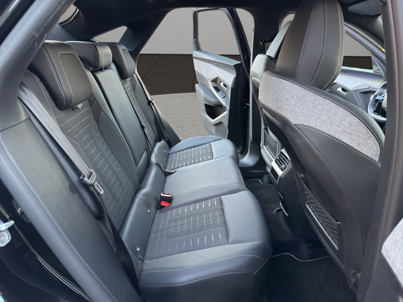 PEUGEOT 3008 145 e-DCS6 Hybrid GT-image-17