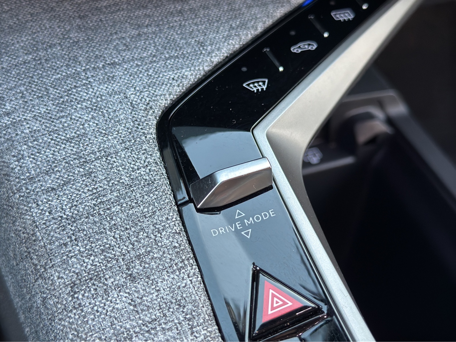 PEUGEOT 3008 145 e-DCS6 Hybrid GT-image-25