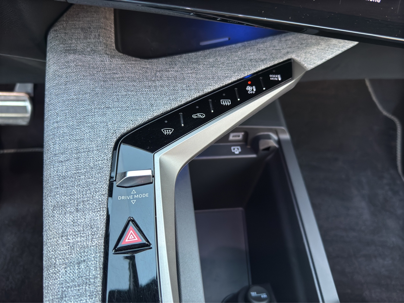 PEUGEOT 3008 145 e-DCS6 Hybrid GT-image-24
