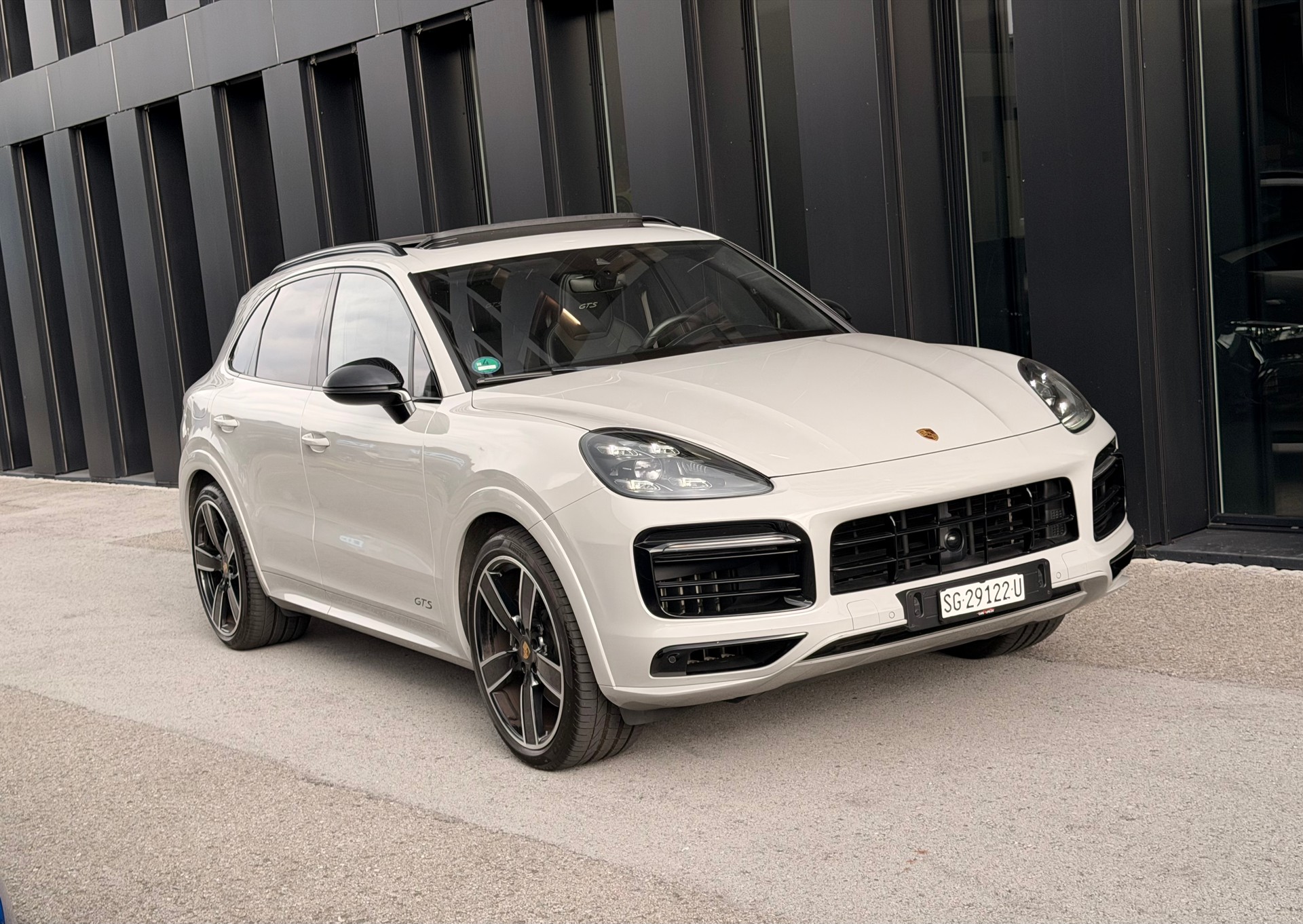 PORSCHE Cayenne GTS / ♦️V8 Motor*seltene Farbe Kreide*Topausstattung♦️-image-10