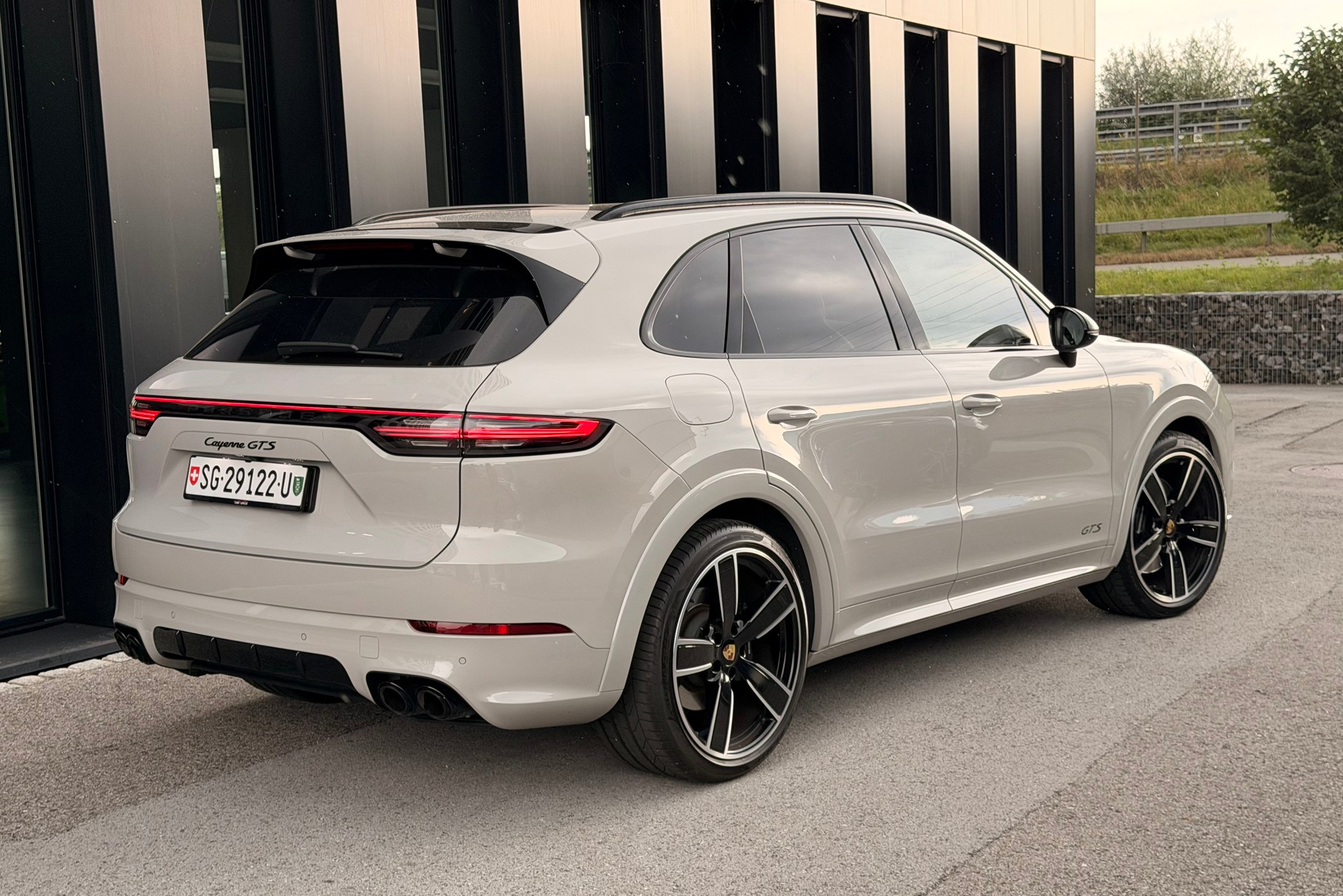 PORSCHE Cayenne GTS / ♦️V8 Motor*seltene Farbe Kreide*Topausstattung♦️-image-13