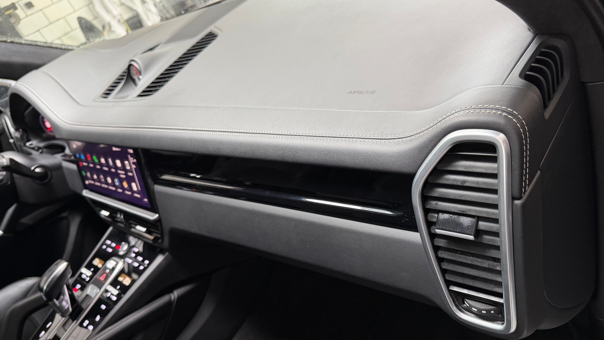 PORSCHE Cayenne GTS / ♦️V8 Motor*seltene Farbe Kreide*Topausstattung♦️-image-26