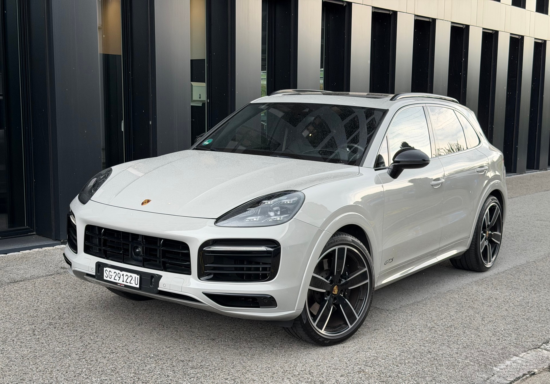 PORSCHE Cayenne GTS / ♦️V8 Motor*seltene Farbe Kreide*Topausstattung♦️-image-6
