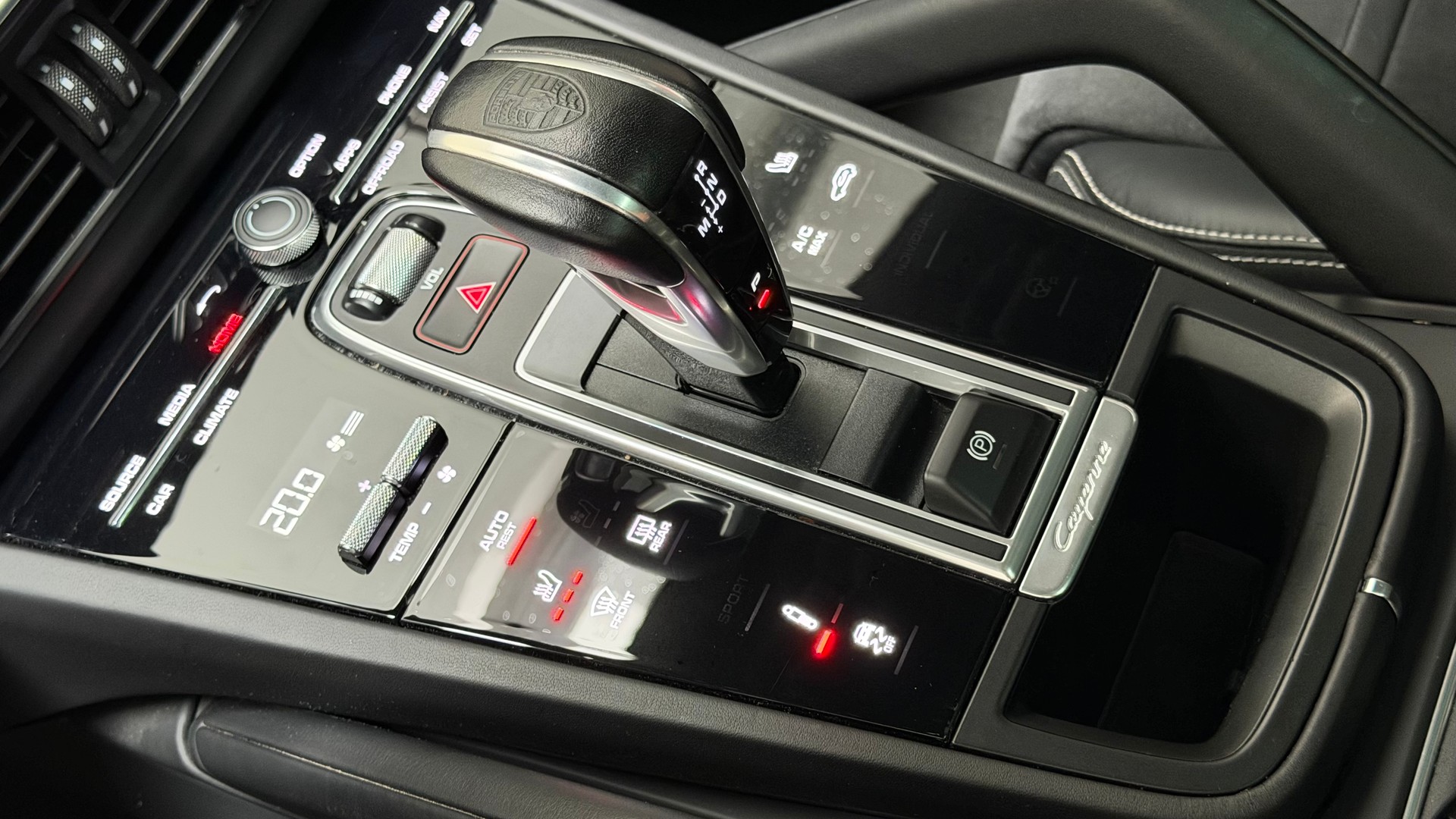 PORSCHE Cayenne GTS / ♦️V8 Motor*seltene Farbe Kreide*Topausstattung♦️-image-25