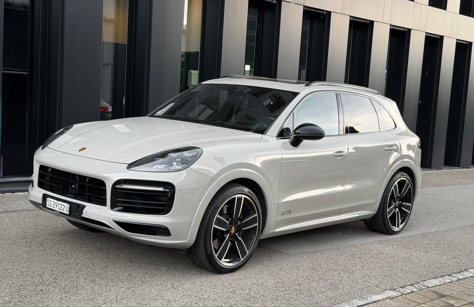 PORSCHE Cayenne GTS / ♦️V8 Motor*seltene Farbe Kreide*Topausstattung♦️-image-0