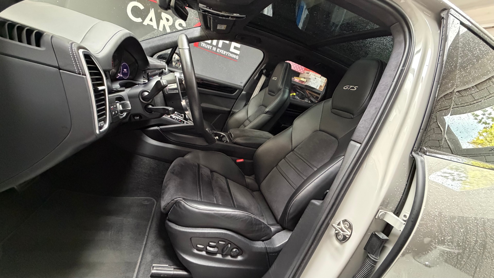 PORSCHE Cayenne GTS / ♦️V8 Motor*seltene Farbe Kreide*Topausstattung♦️-image-18
