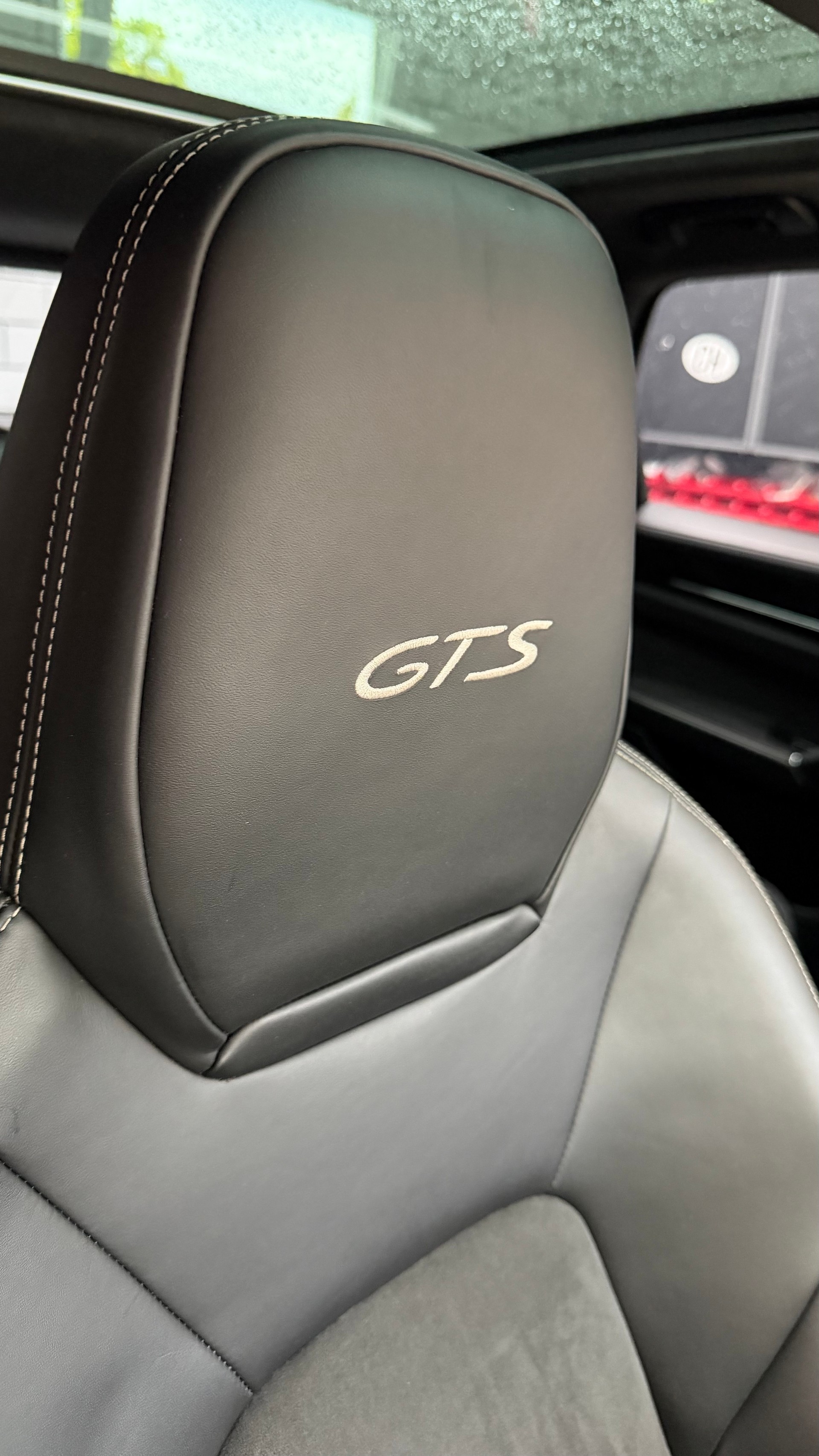 PORSCHE Cayenne GTS / ♦️V8 Motor*seltene Farbe Kreide*Topausstattung♦️-image-27