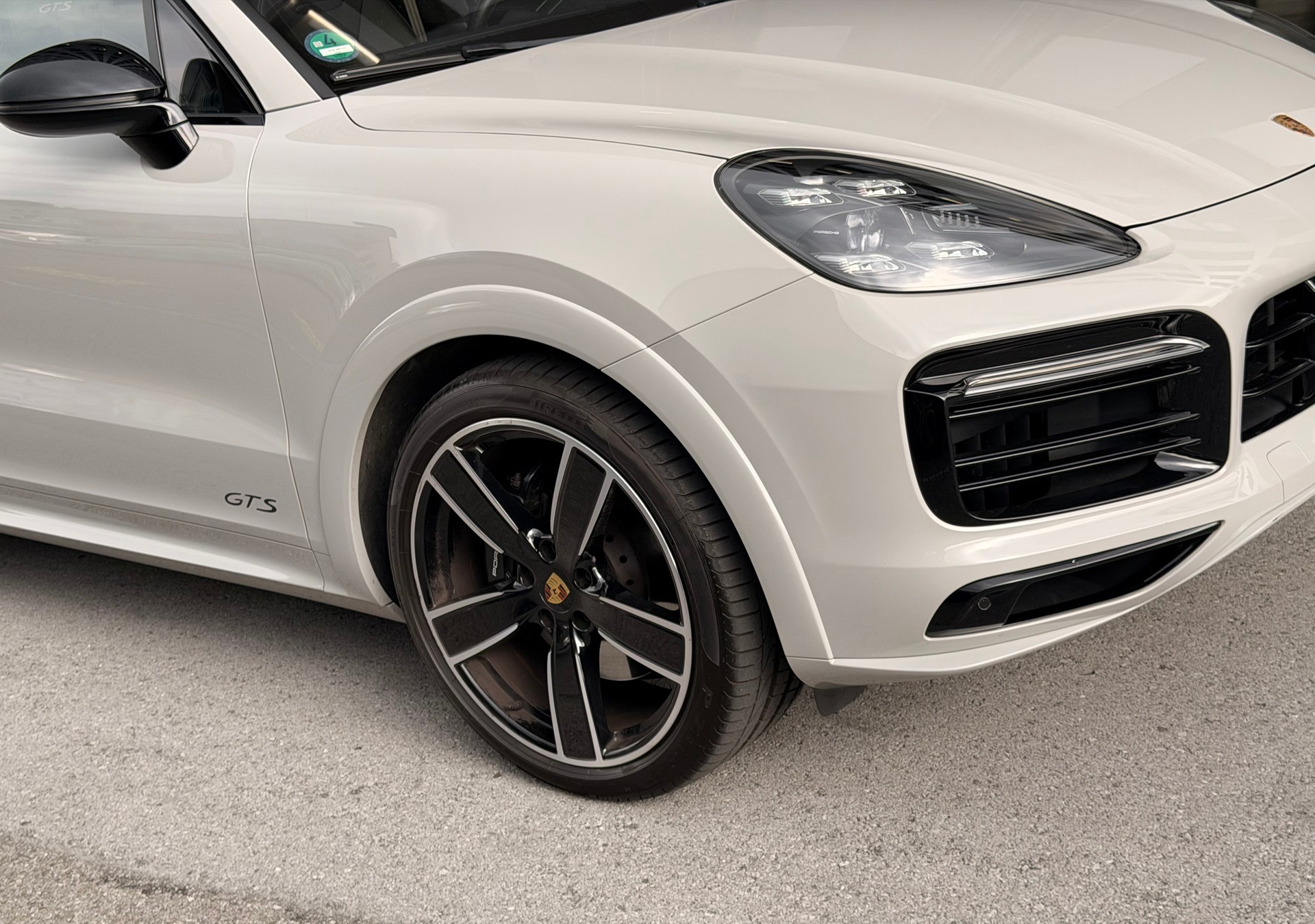PORSCHE Cayenne GTS / ♦️V8 Motor*seltene Farbe Kreide*Topausstattung♦️-image-12