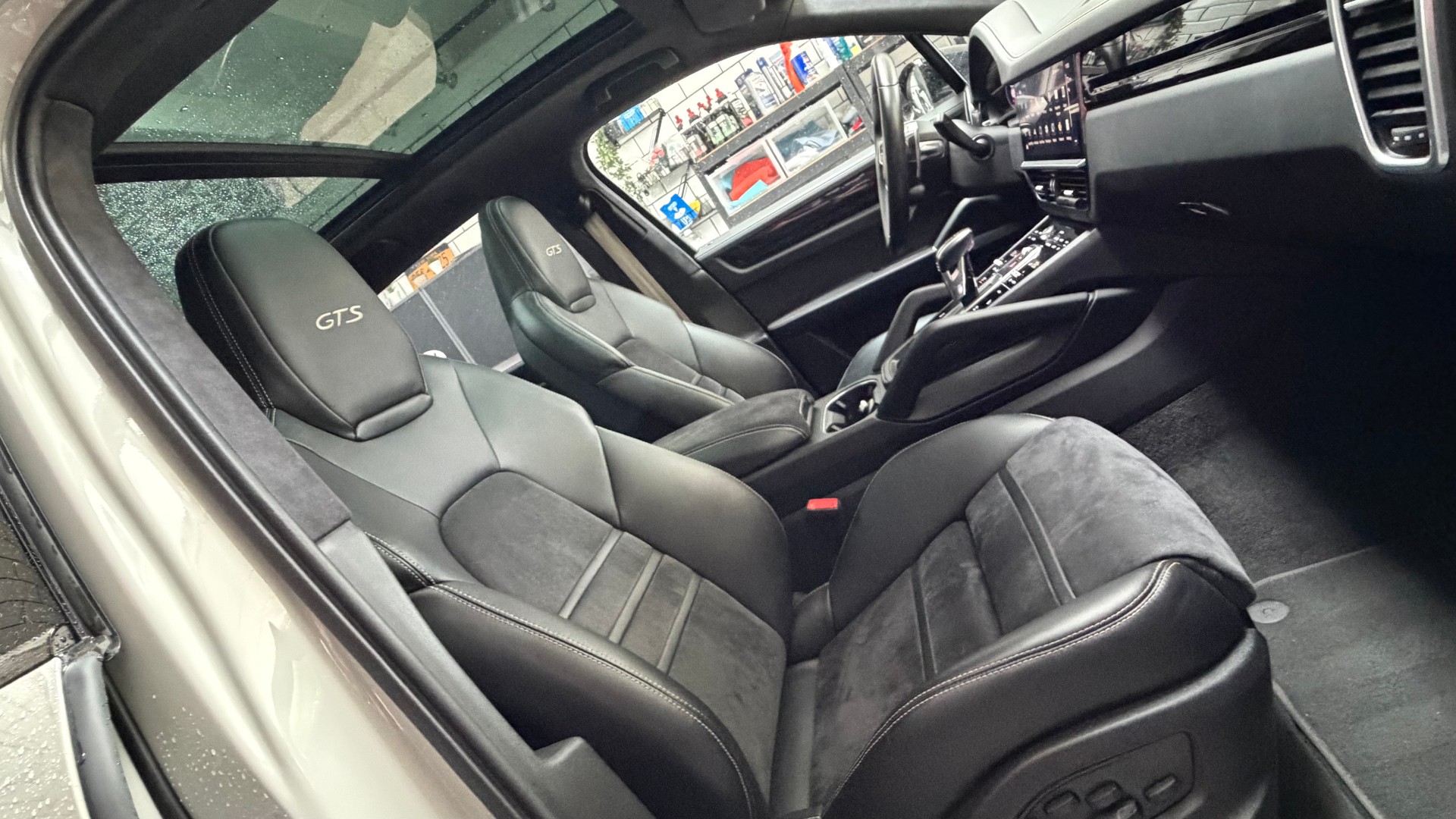 PORSCHE Cayenne GTS / ♦️V8 Motor*seltene Farbe Kreide*Topausstattung♦️-image-19