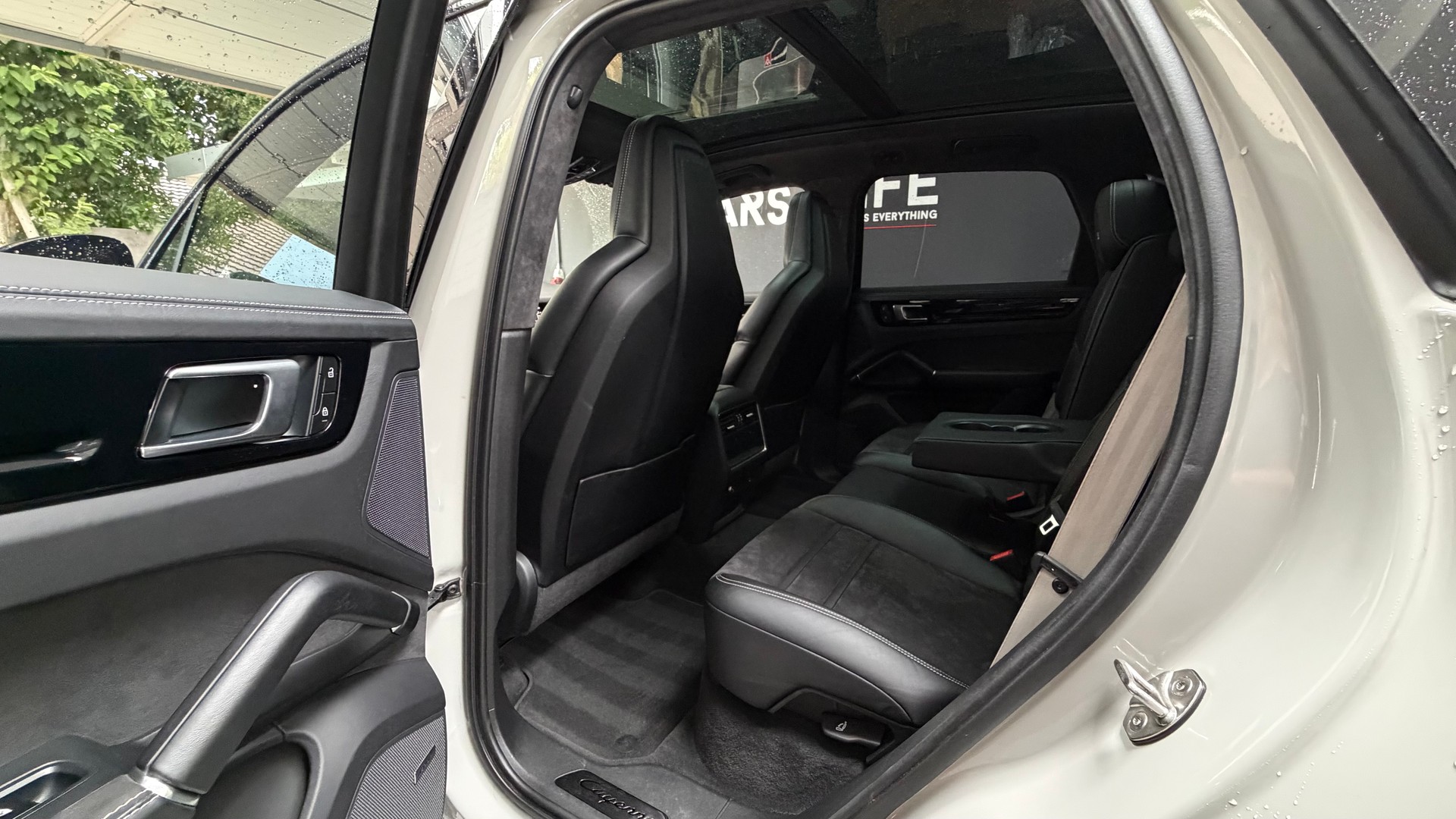PORSCHE Cayenne GTS / ♦️V8 Motor*seltene Farbe Kreide*Topausstattung♦️-image-16