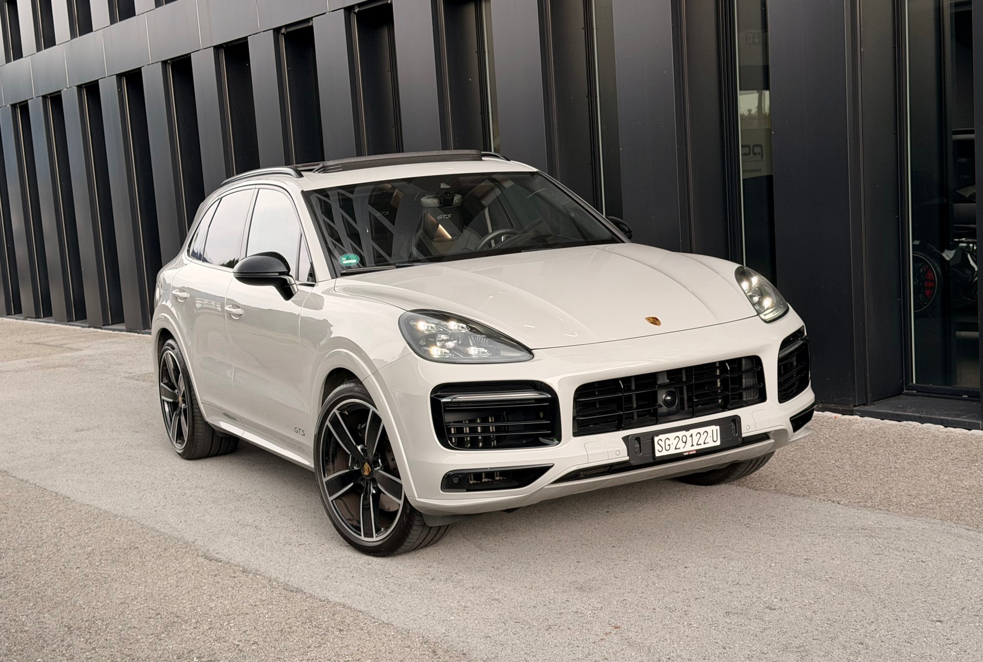 PORSCHE Cayenne GTS / ♦️V8 Motor*seltene Farbe Kreide*Topausstattung♦️-image-8