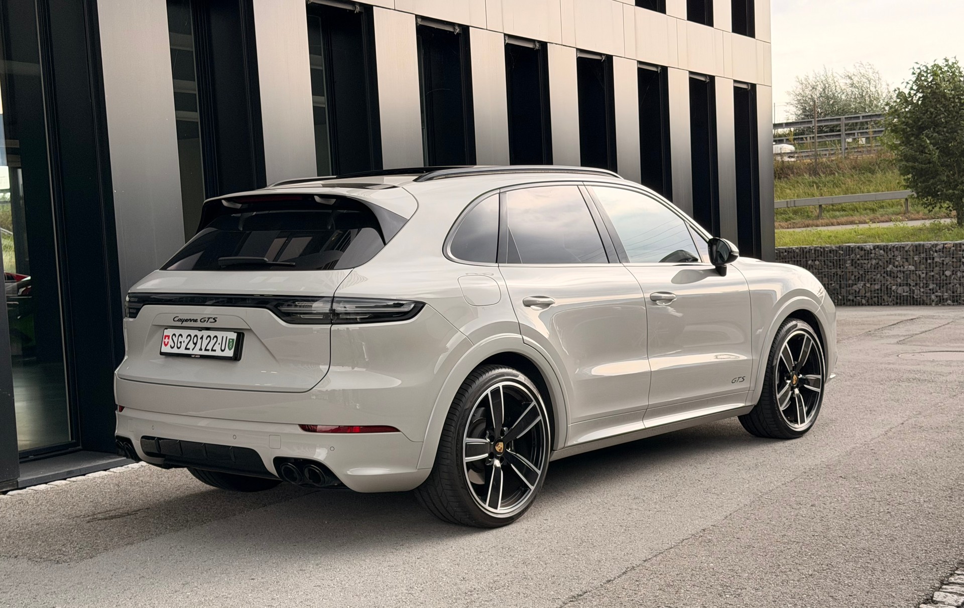 PORSCHE Cayenne GTS / ♦️V8 Motor*seltene Farbe Kreide*Topausstattung♦️-image-5