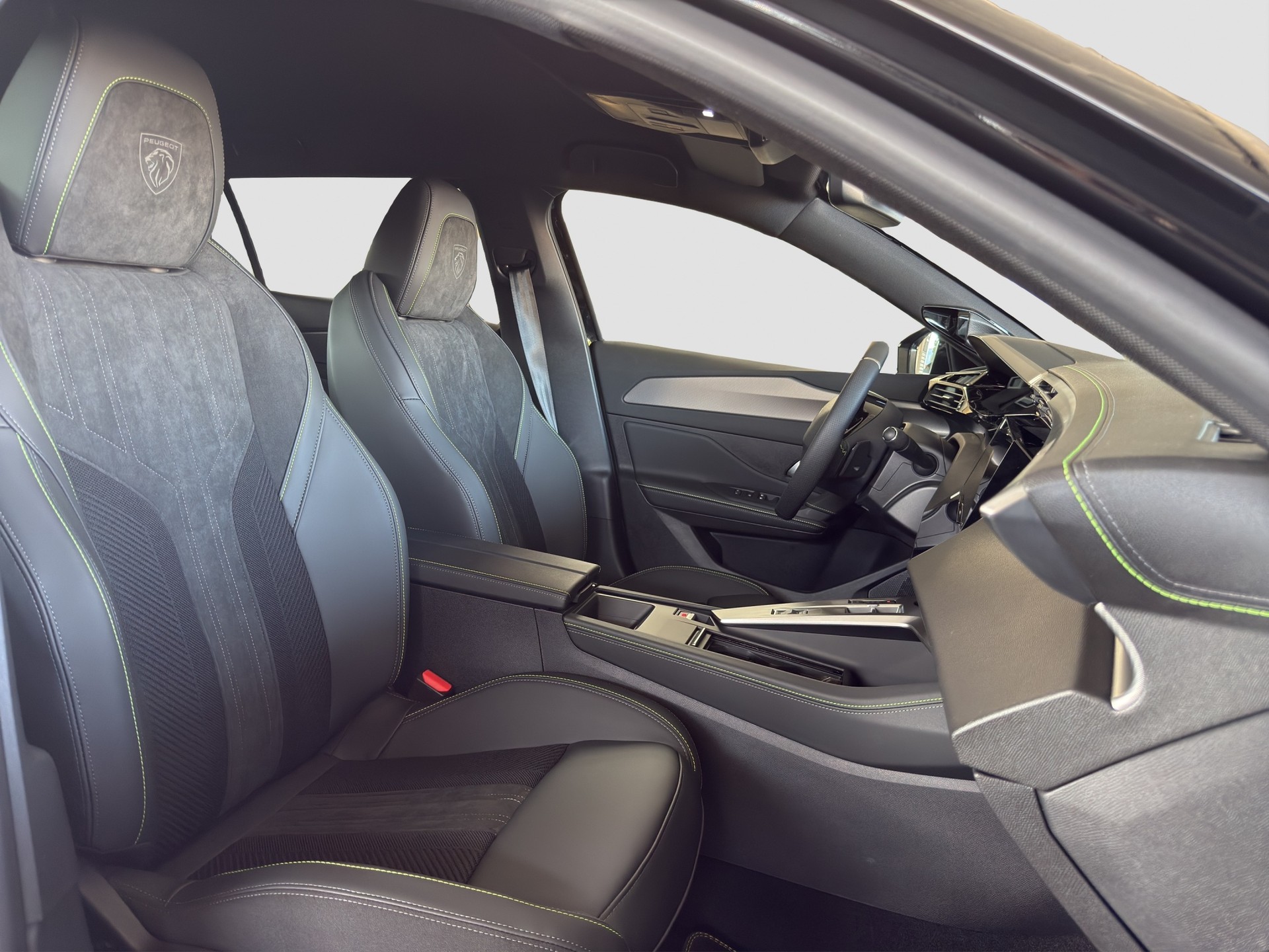 PEUGEOT 408 1.2 Hybrid GT Exclusive-image-9