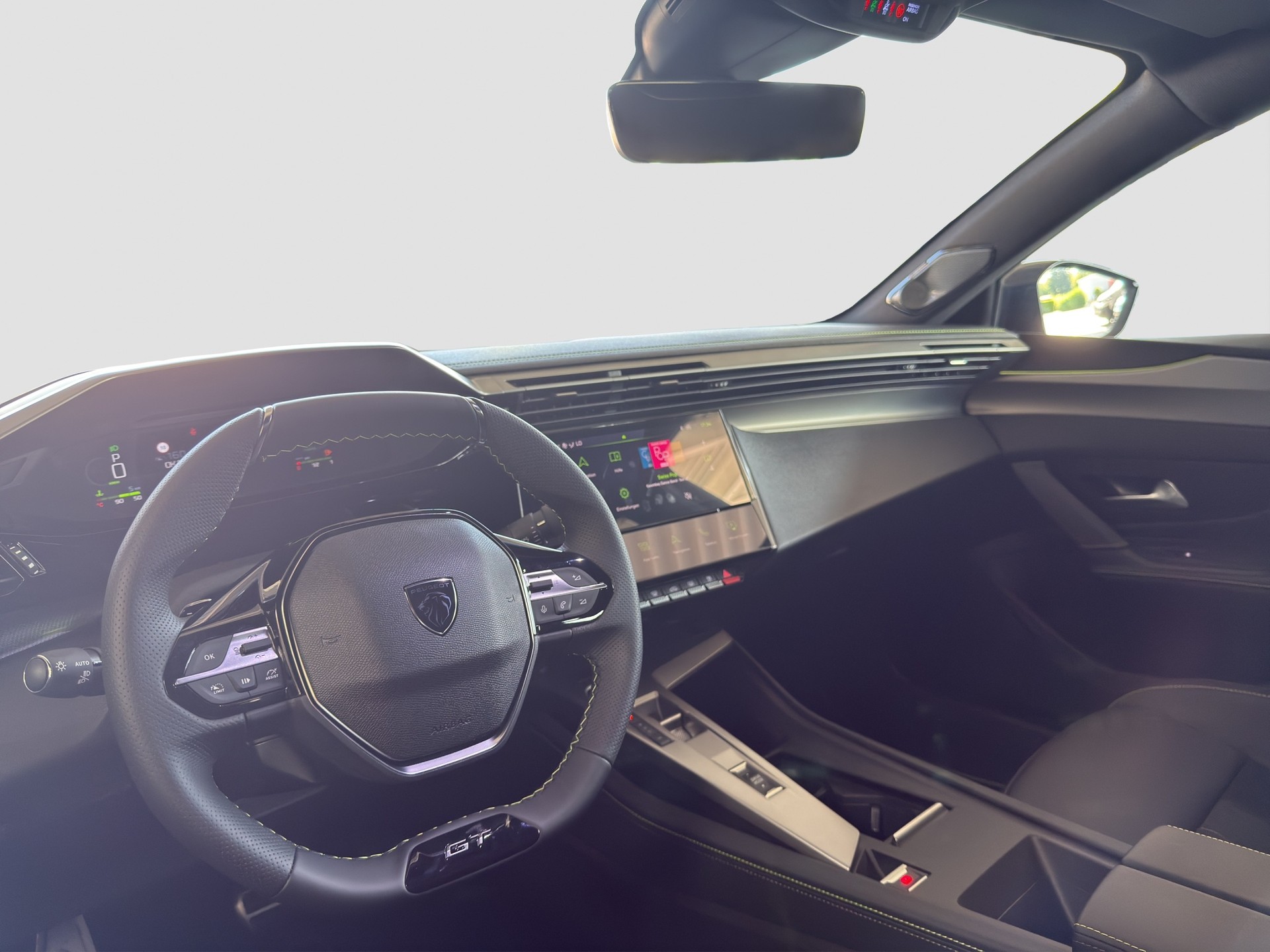 PEUGEOT 408 1.2 Hybrid GT Exclusive-image-12