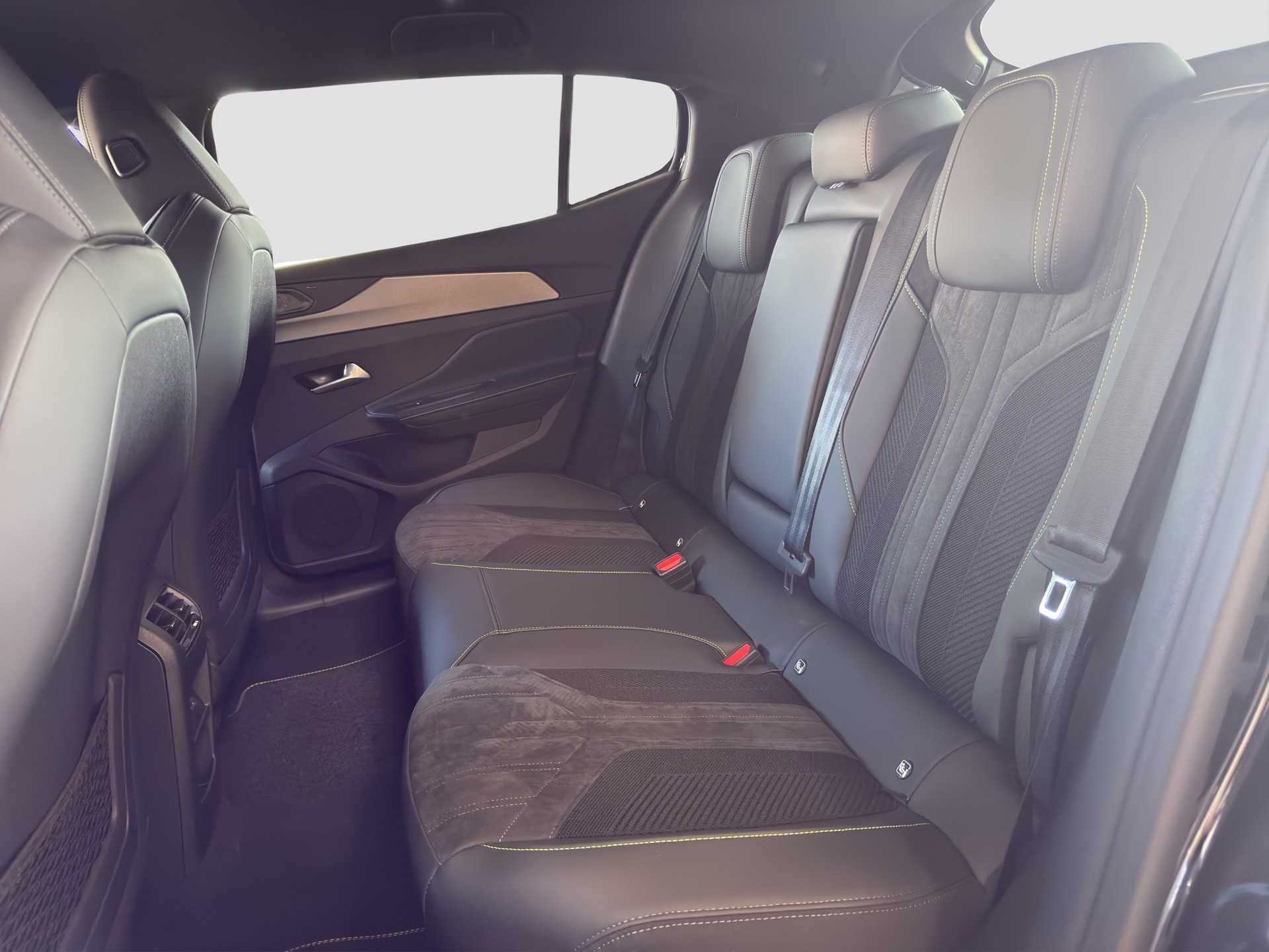 PEUGEOT 408 1.2 Hybrid GT Exclusive-image-10