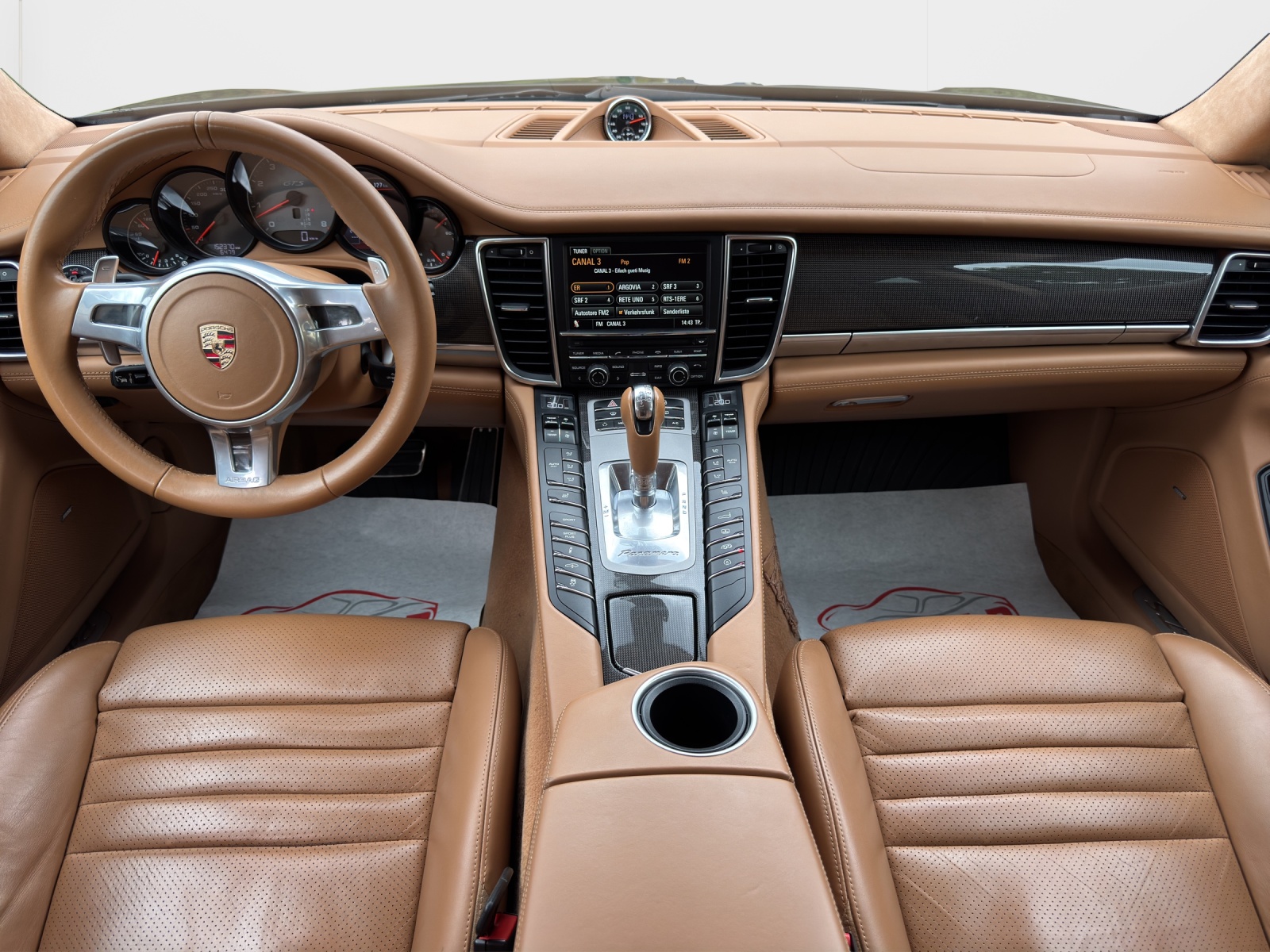 PORSCHE Panamera GTS 4.8 PDK-image-9