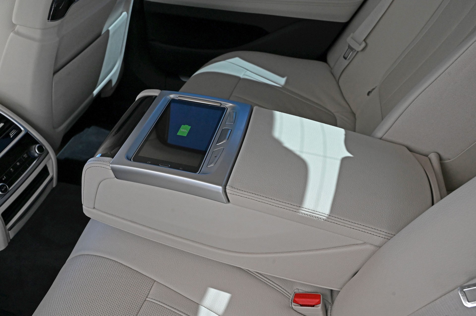 BMW 740d xDrive Steptronic-image-25
