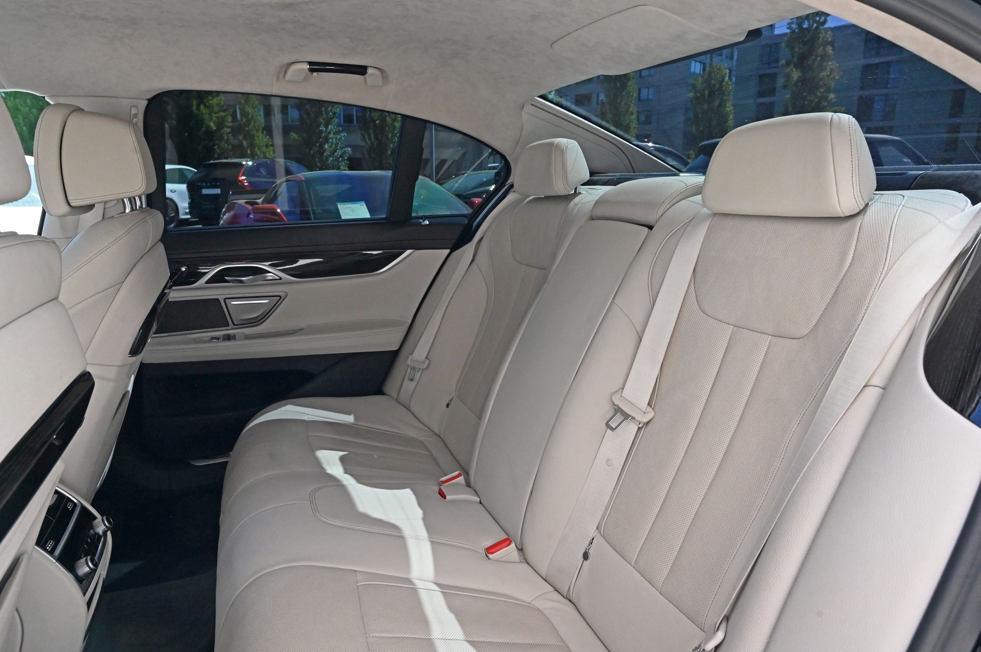 BMW 740d xDrive Steptronic-image-24