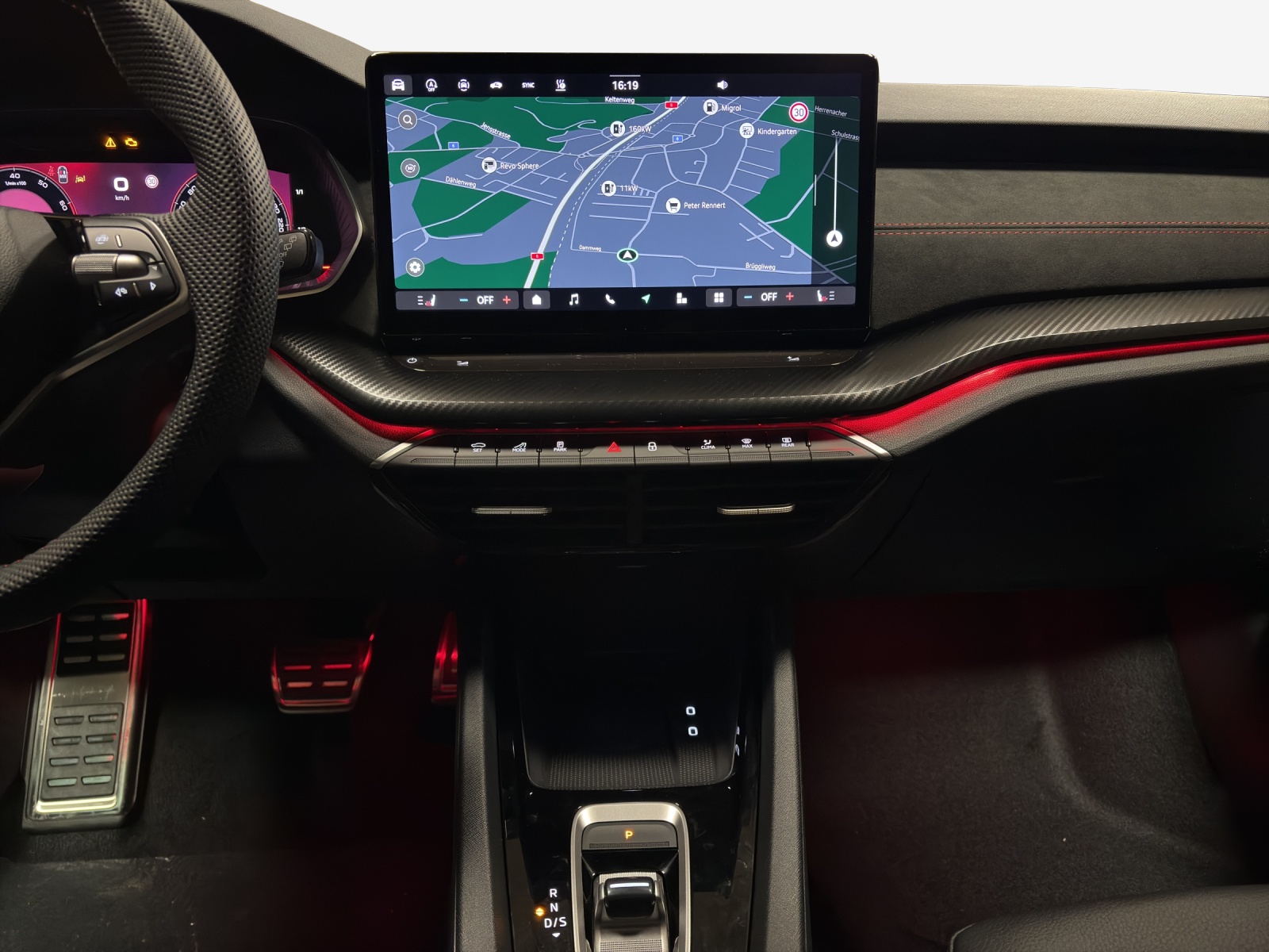 SKODA Octavia Combi 2.0 TSI DSG RS-image-10
