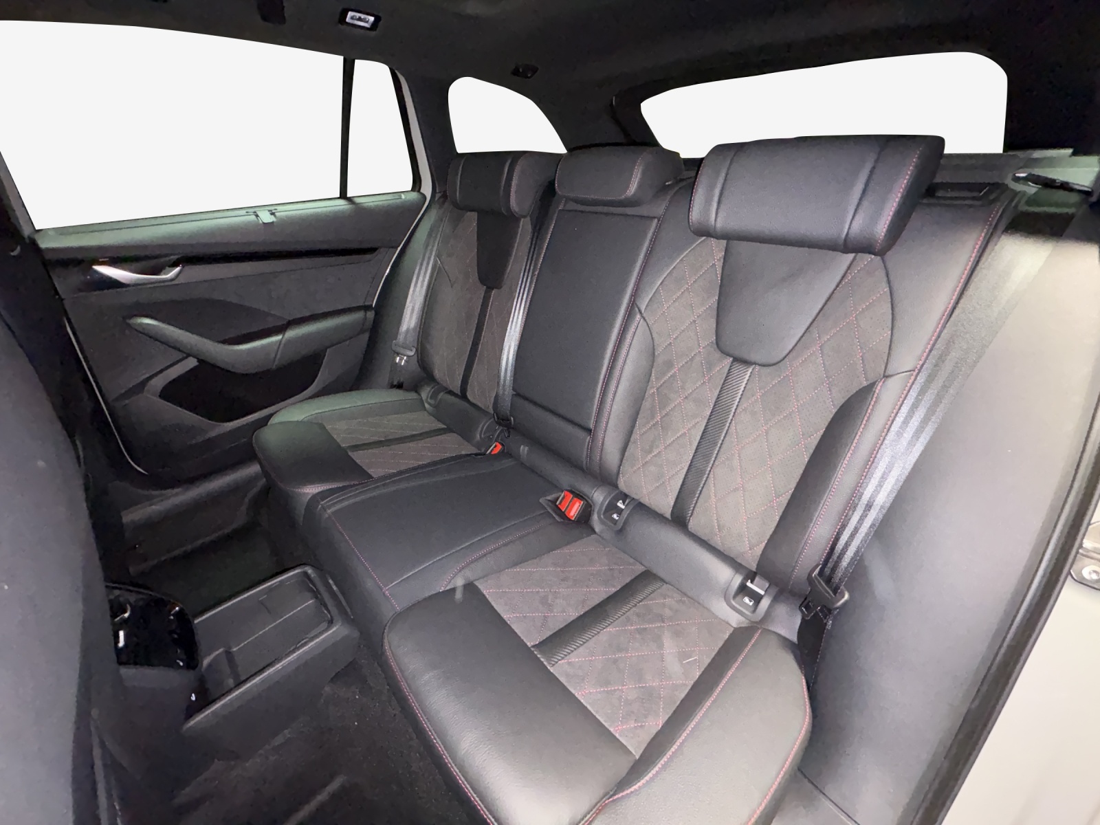 SKODA Octavia Combi 2.0 TSI DSG RS-image-11