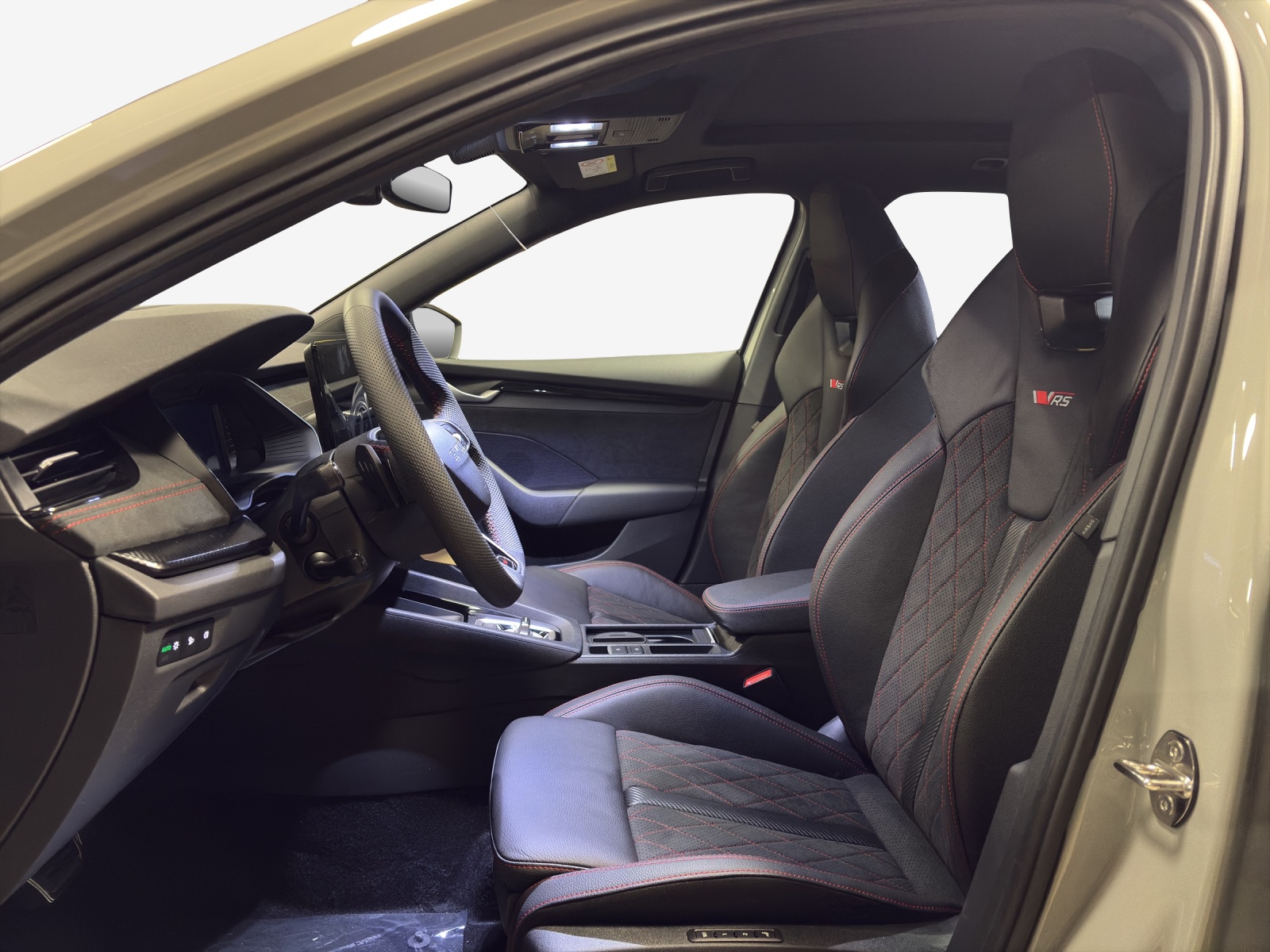 SKODA Octavia Combi 2.0 TSI DSG RS-image-7