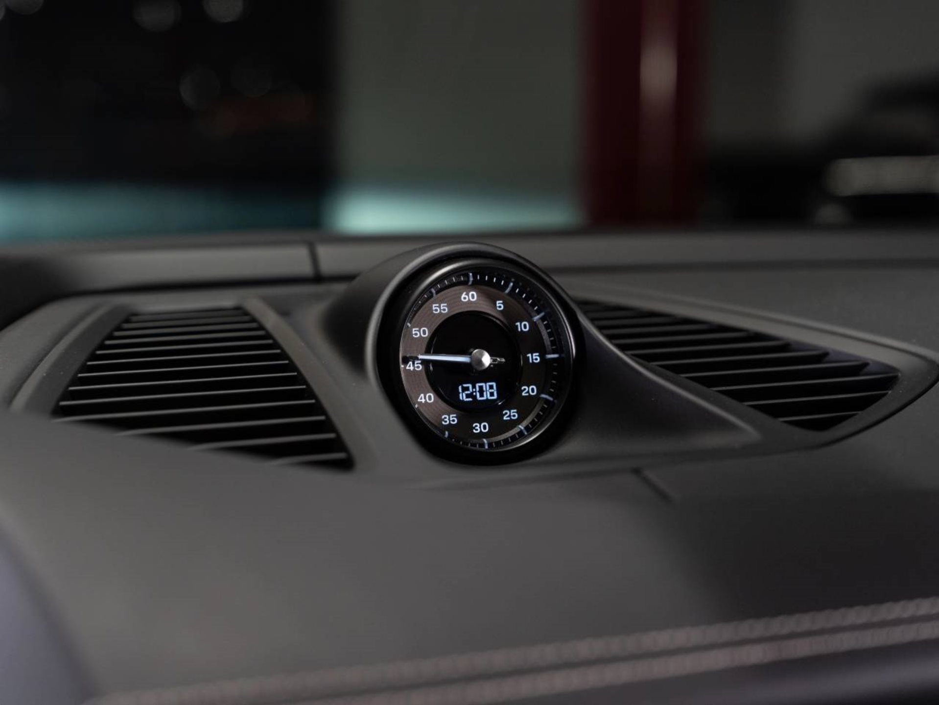 PORSCHE Macan Turbo-image-9