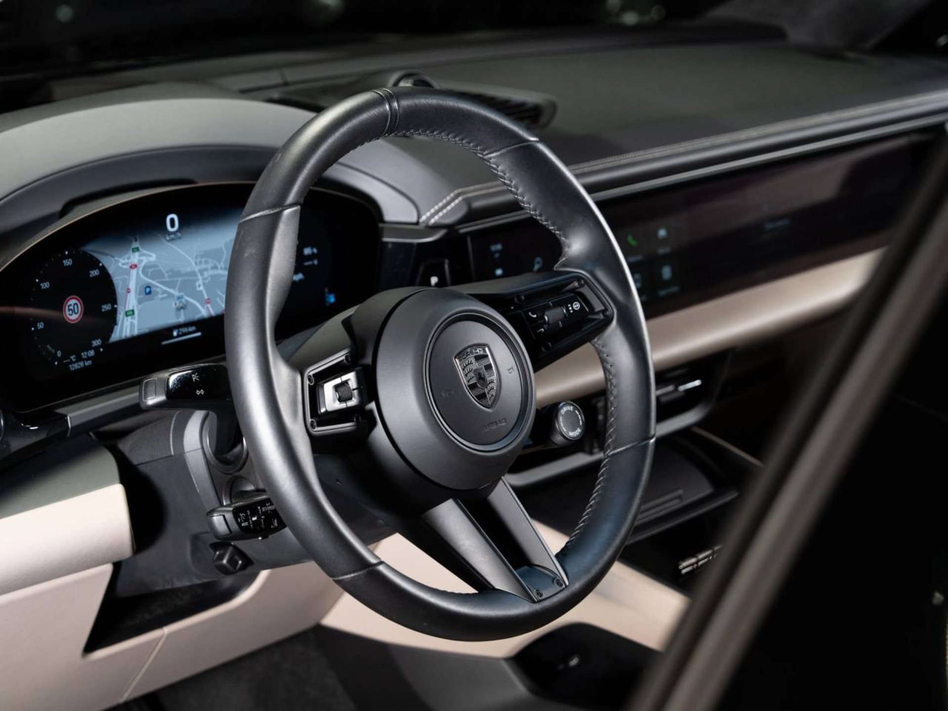 PORSCHE Macan Turbo-image-8