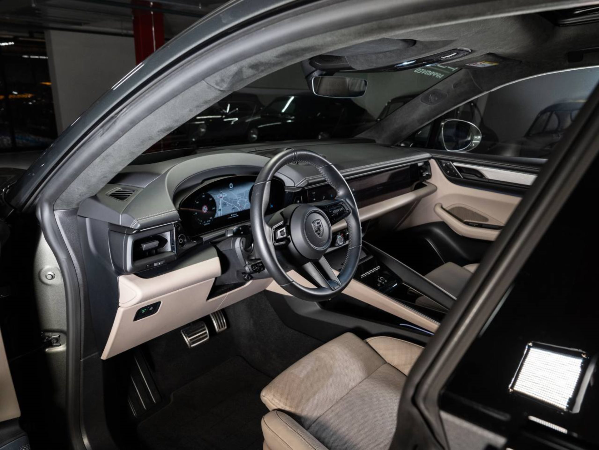 PORSCHE Macan Turbo-showroom-element-3