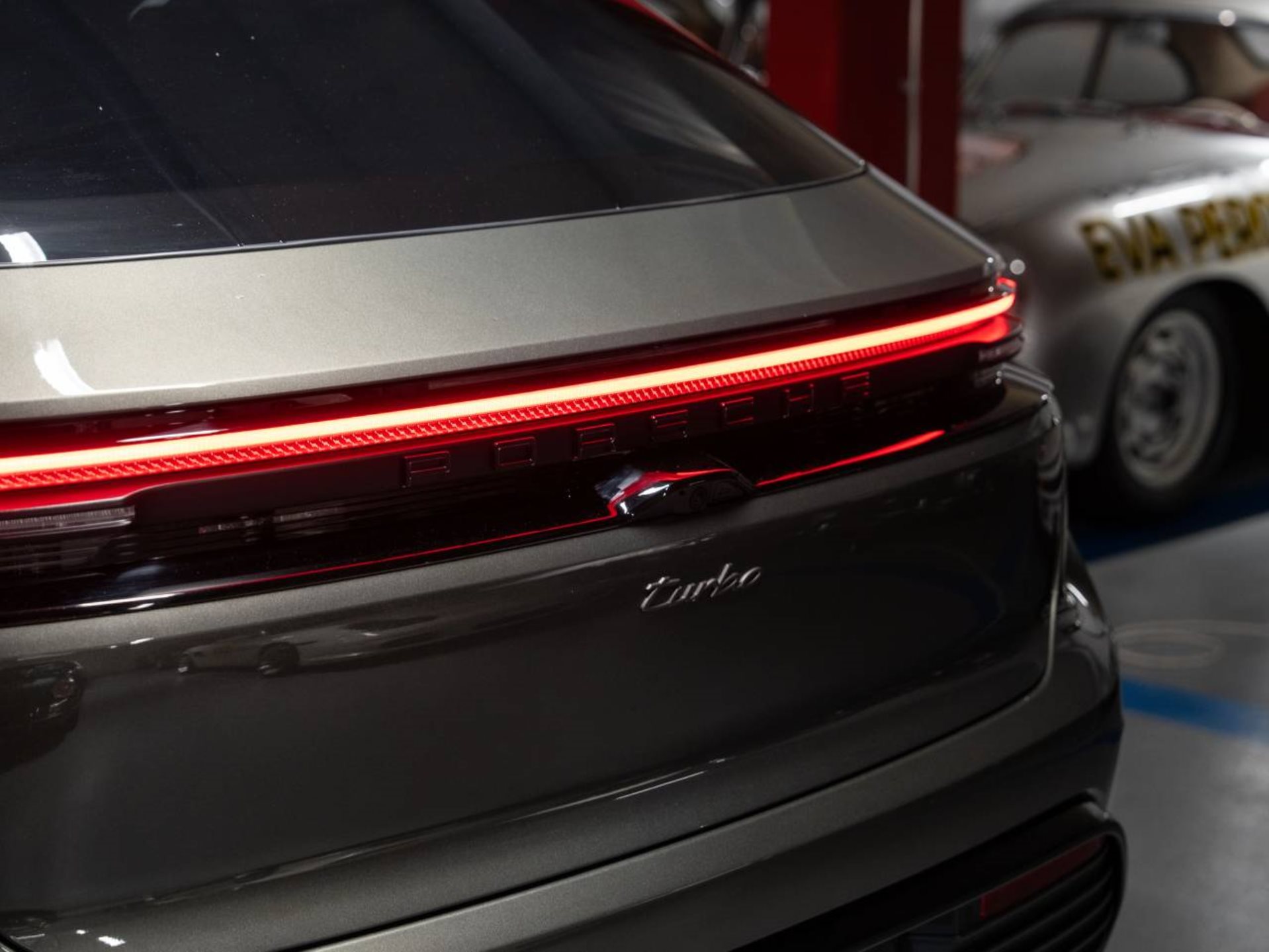 PORSCHE Macan Turbo-image-24