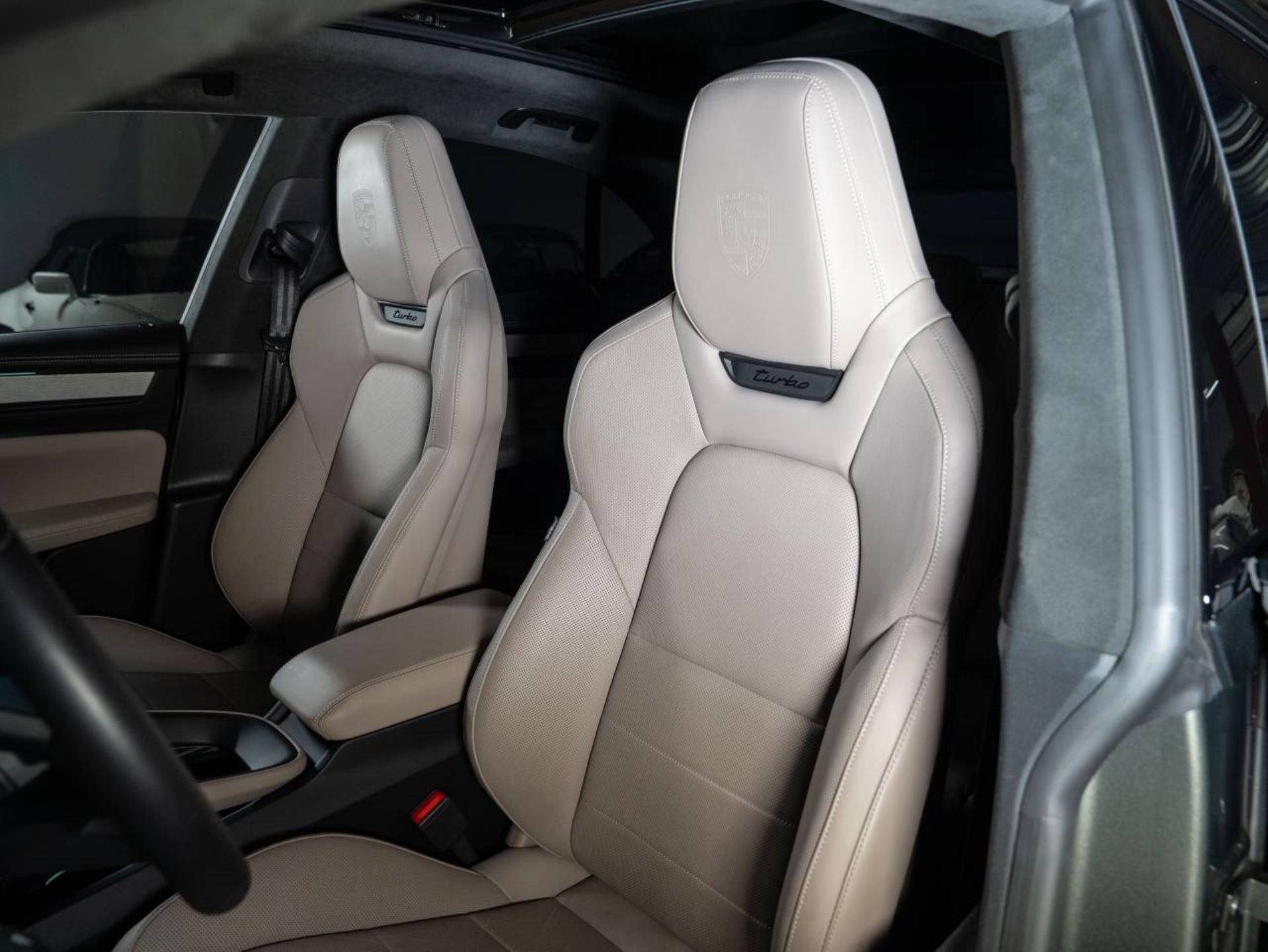 PORSCHE Macan Turbo-image-4