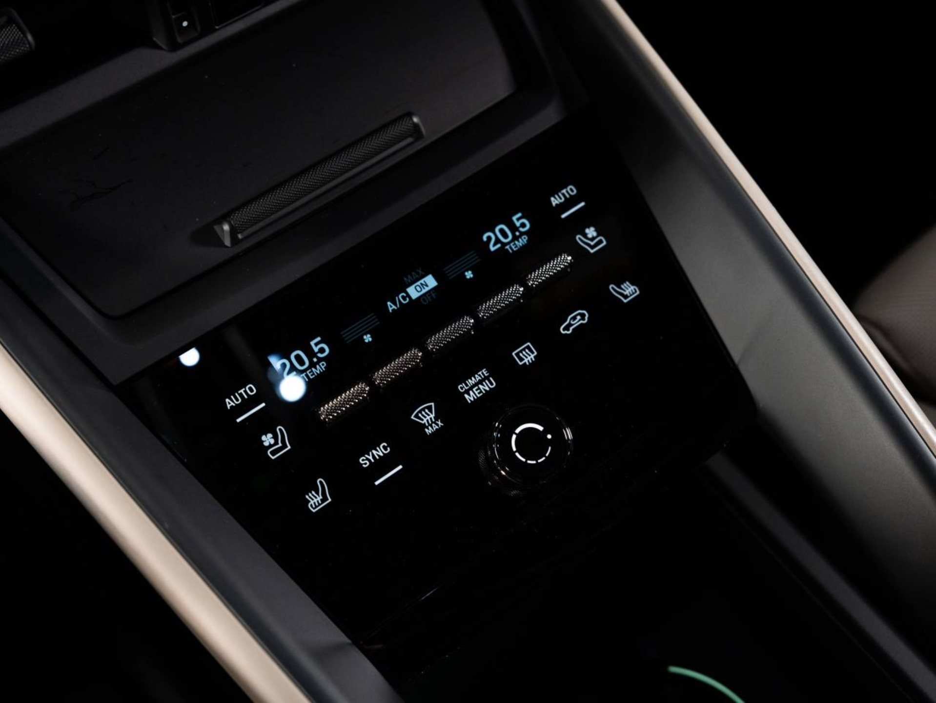 PORSCHE Macan Turbo-image-14