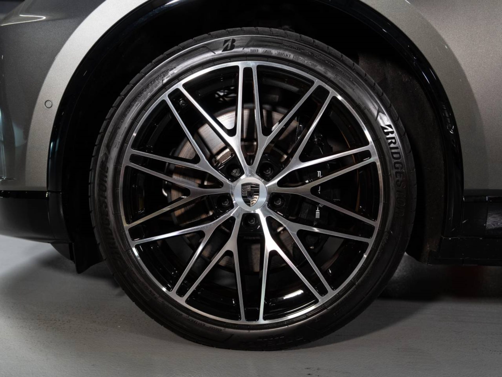 PORSCHE Macan Turbo-image-21