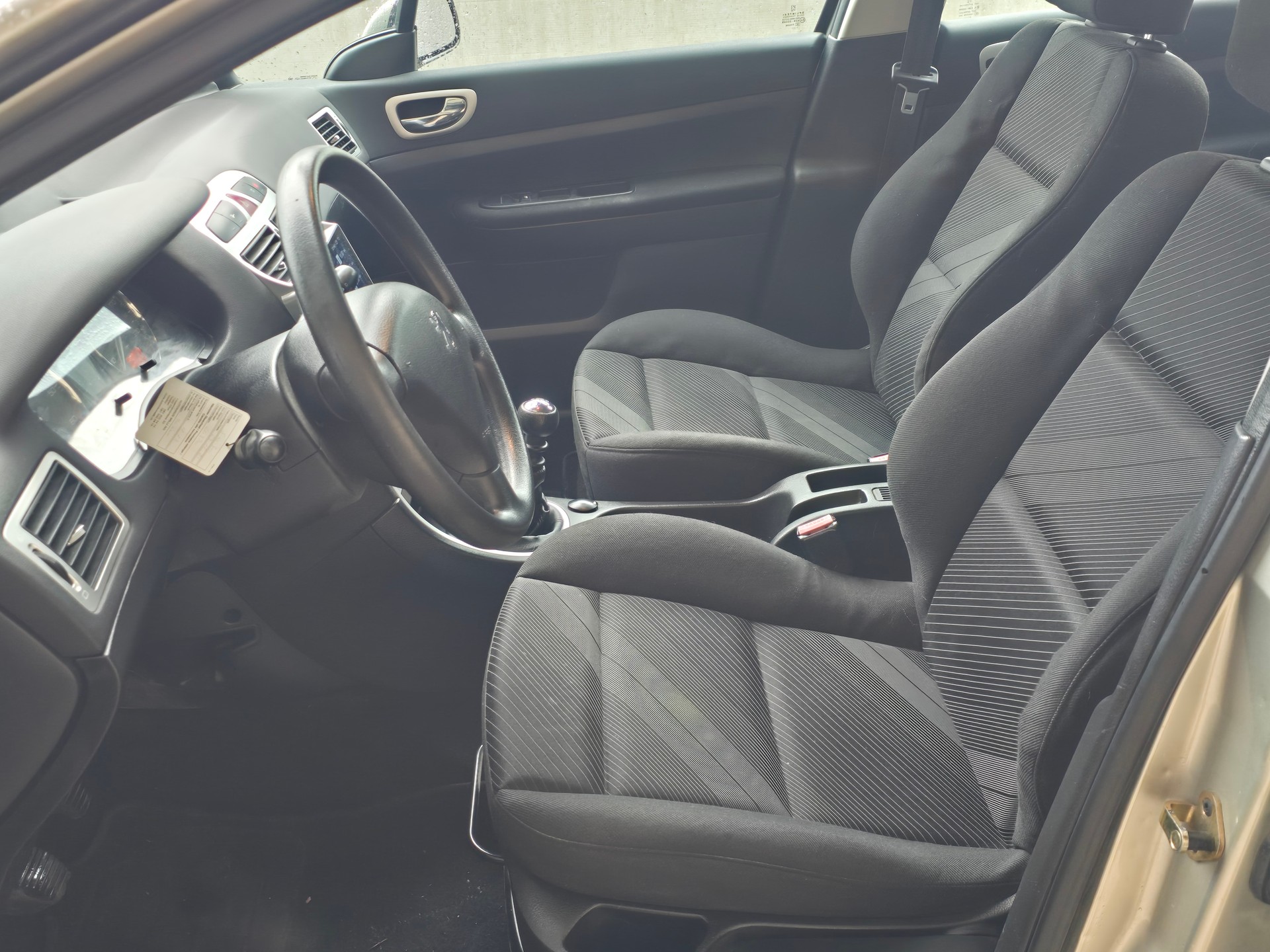 PEUGEOT 307 2.0 HDI XS-image-4