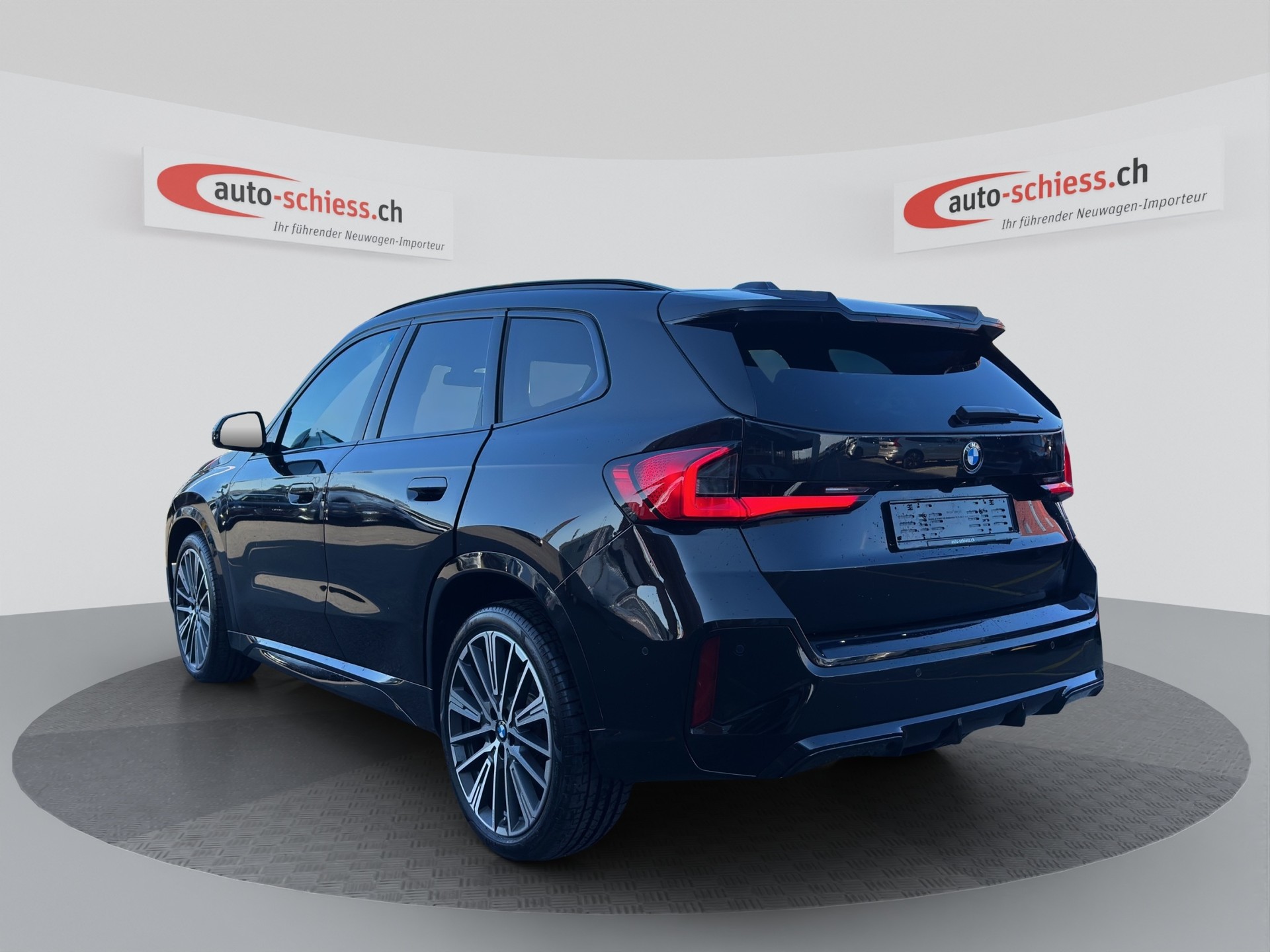 BMW X1 xDrive 23d M Sport Pro Shadow Line-image-2