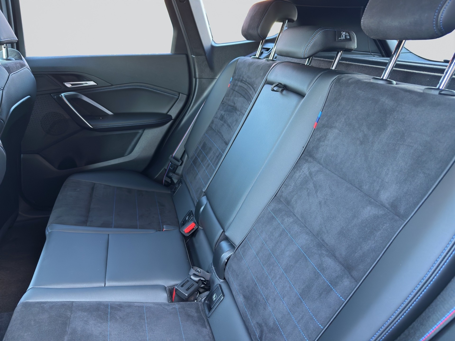 BMW X1 xDrive 23d M Sport Pro Shadow Line-image-8